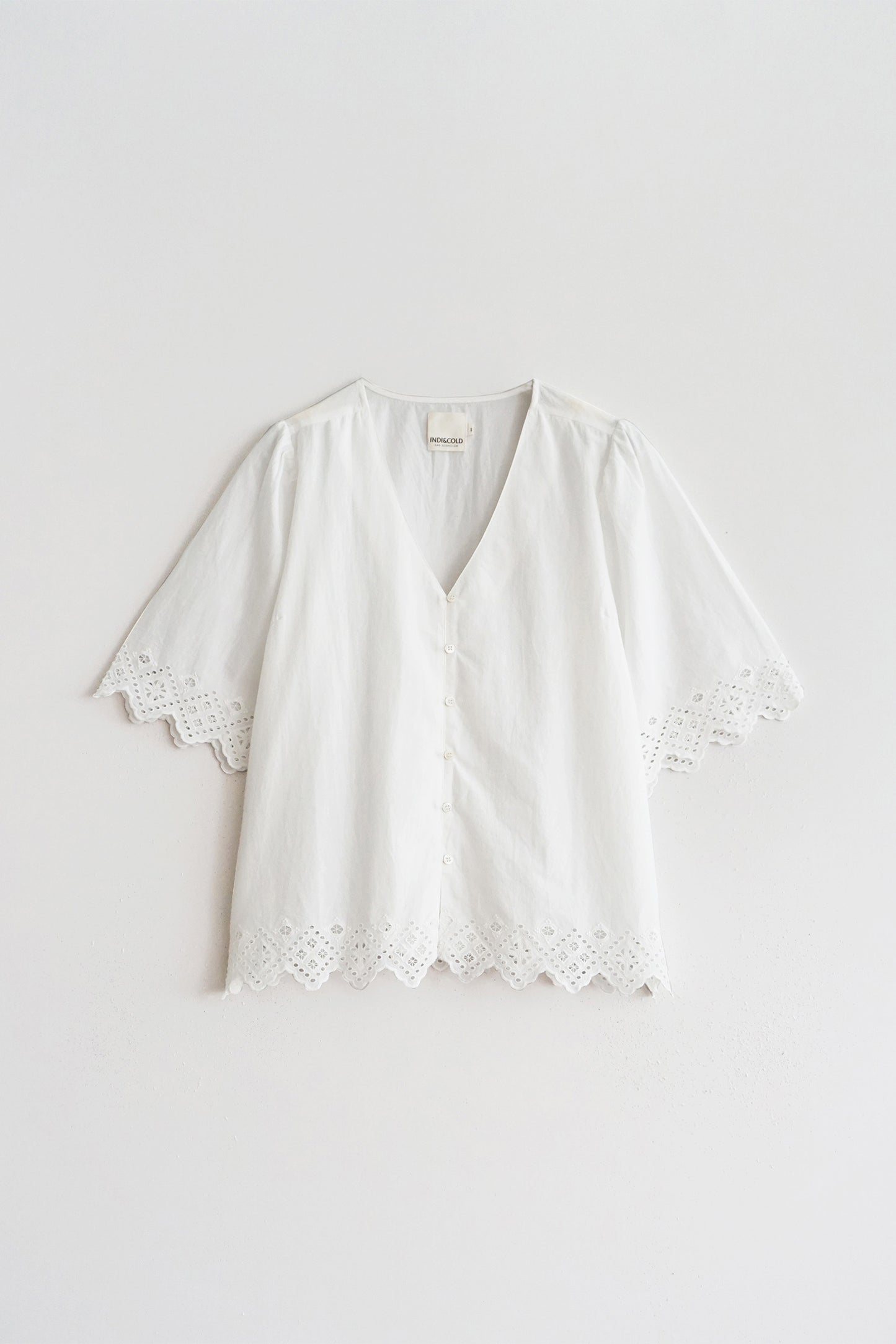 CHEMISE BRODÉE À DÉCOUPES