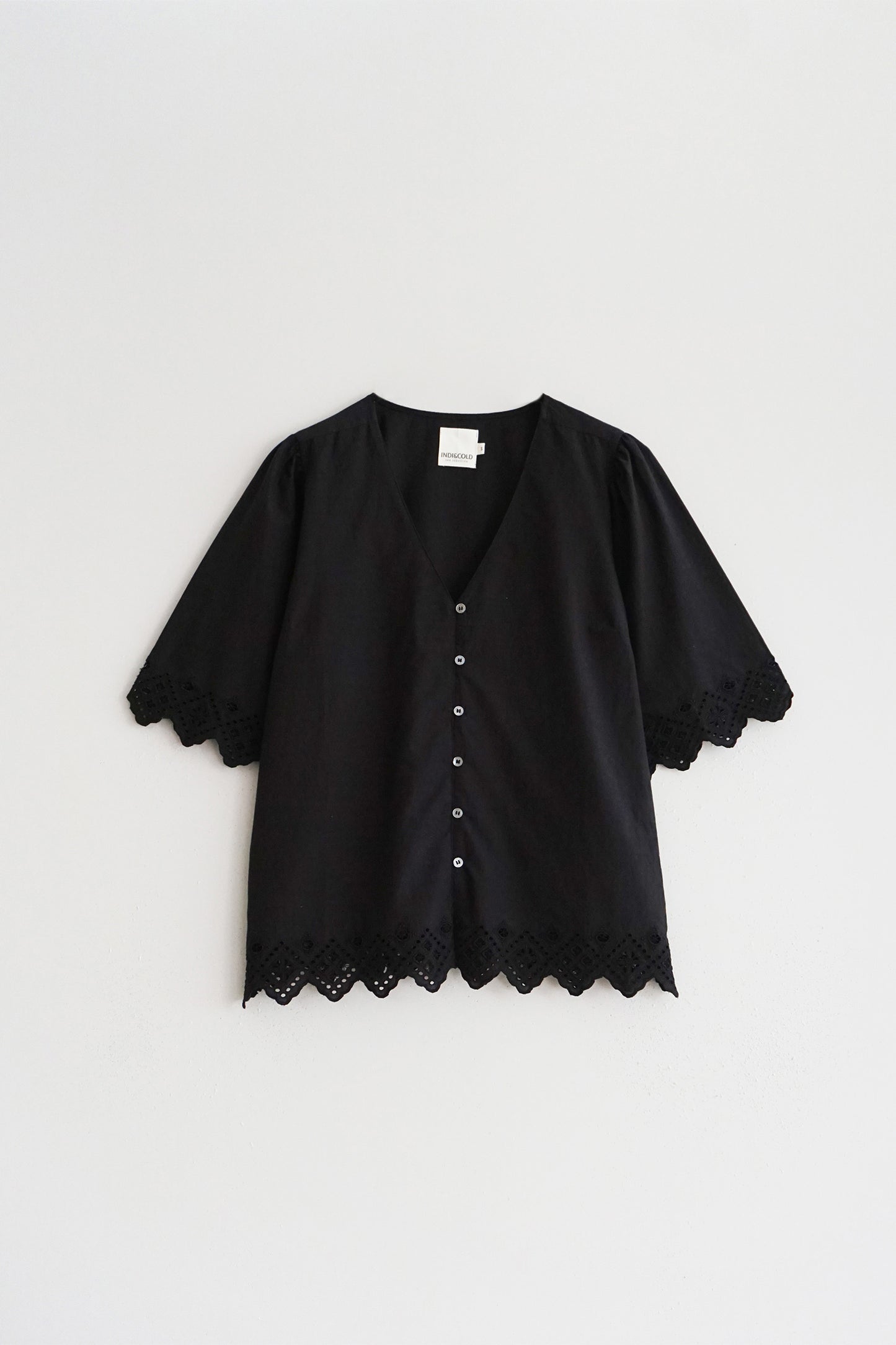 CHEMISE BRODÉE À DÉCOUPES