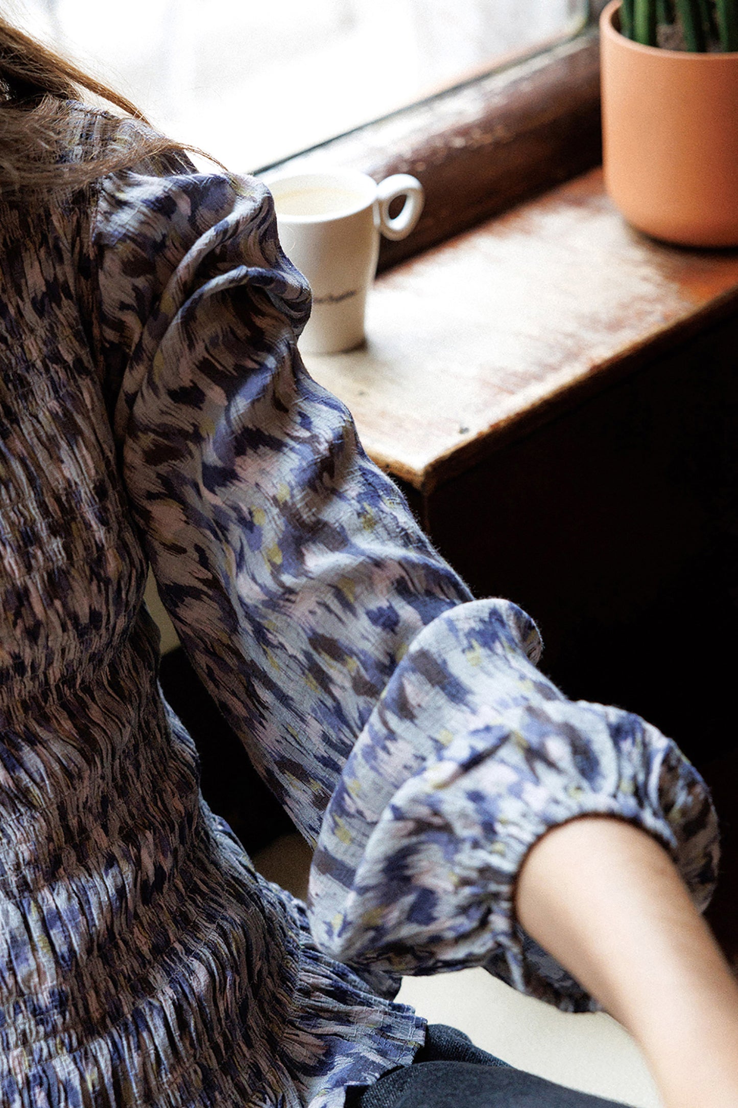 ELASTIC-WAIST BLOUSE