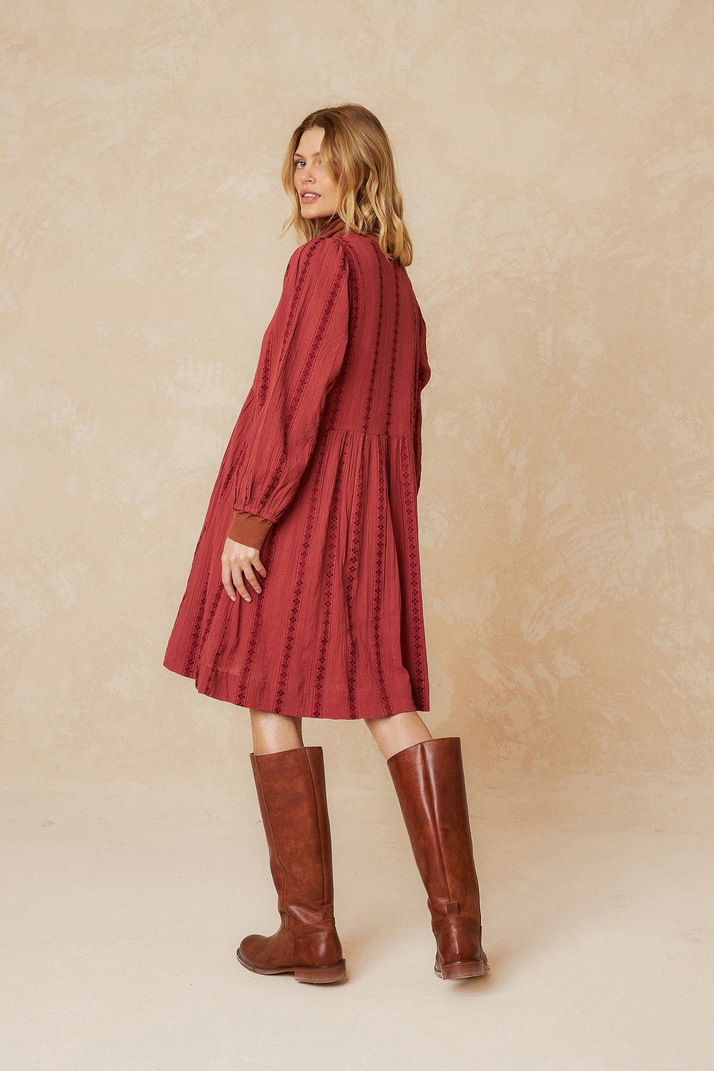 ROBE COURTE JAQUARD