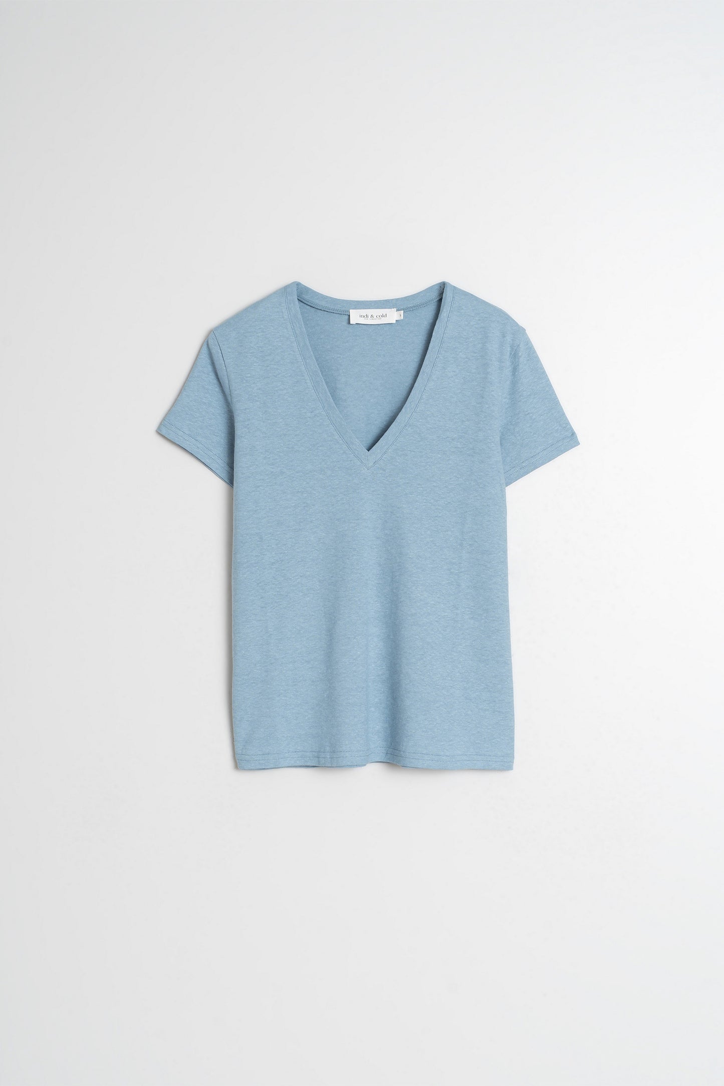 T-SHIRT RUSTIQUE À COL V