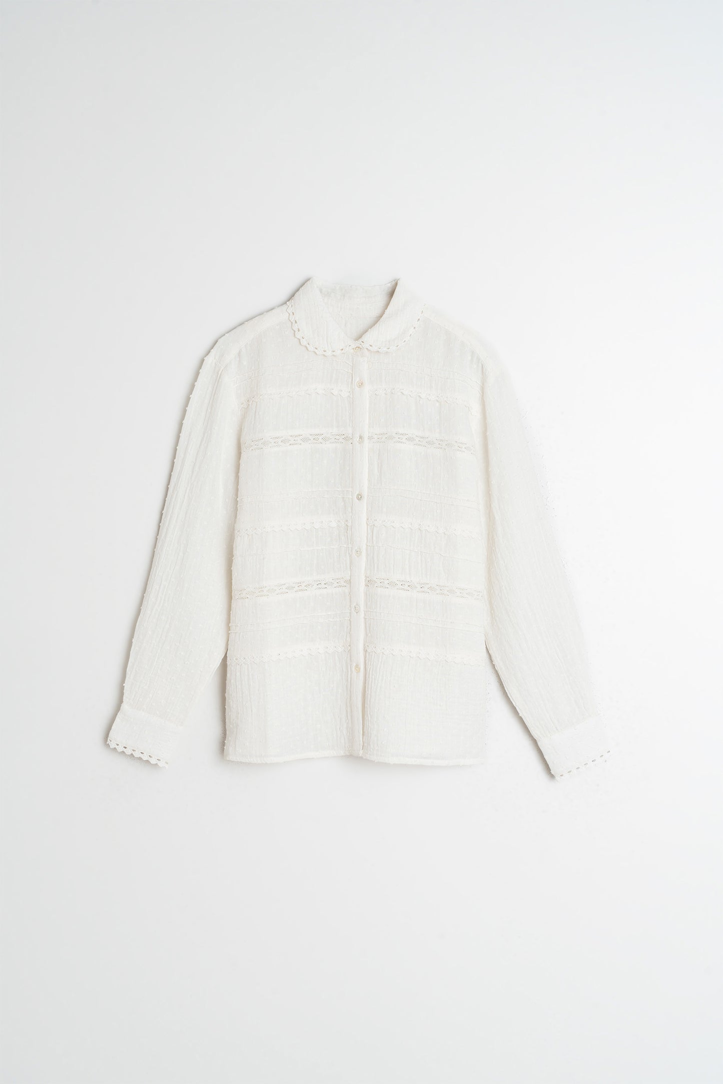 CHEMISE EN PLUMETI ET DENTELLE