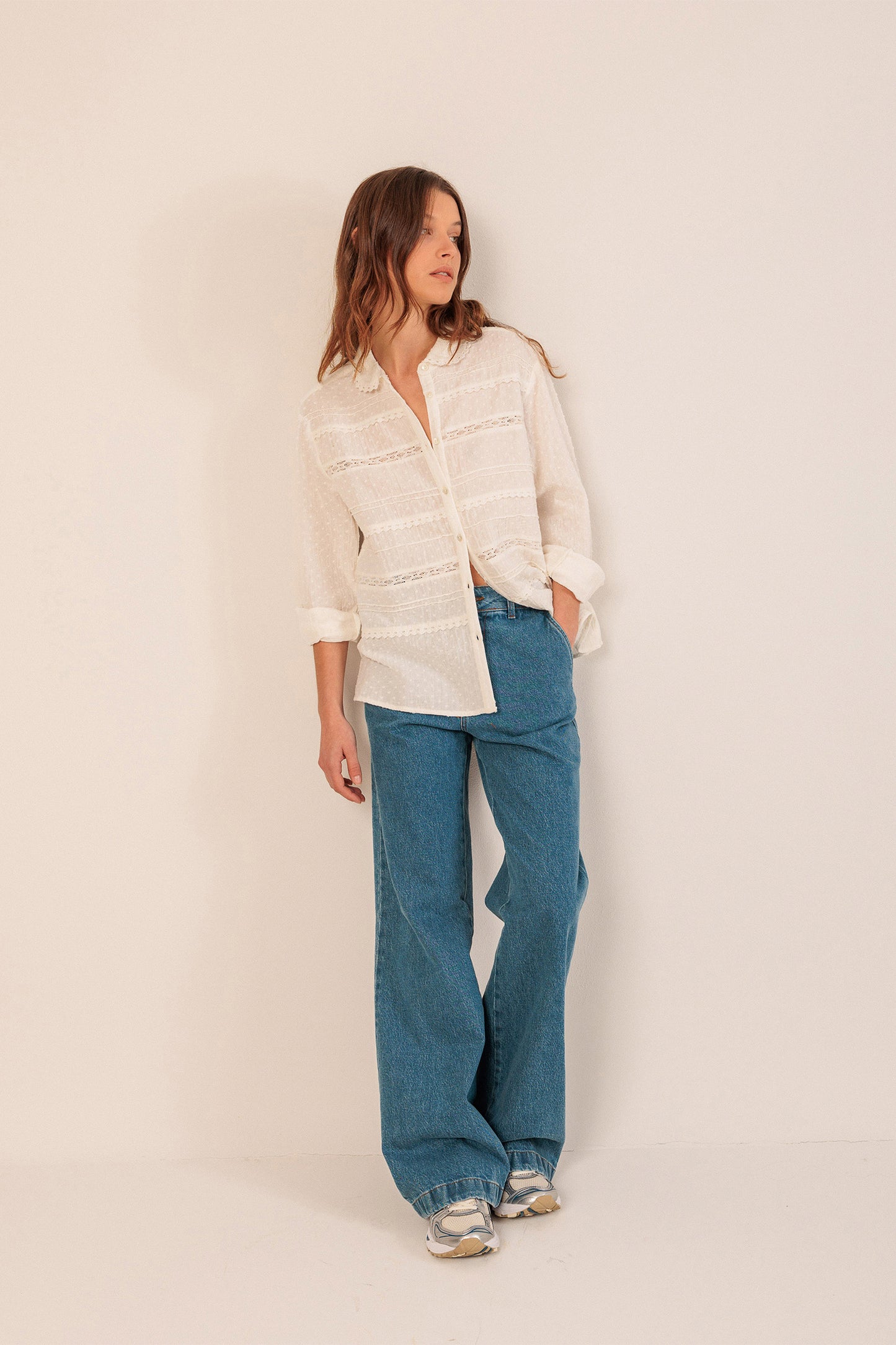 CHEMISE EN PLUMETI ET DENTELLE