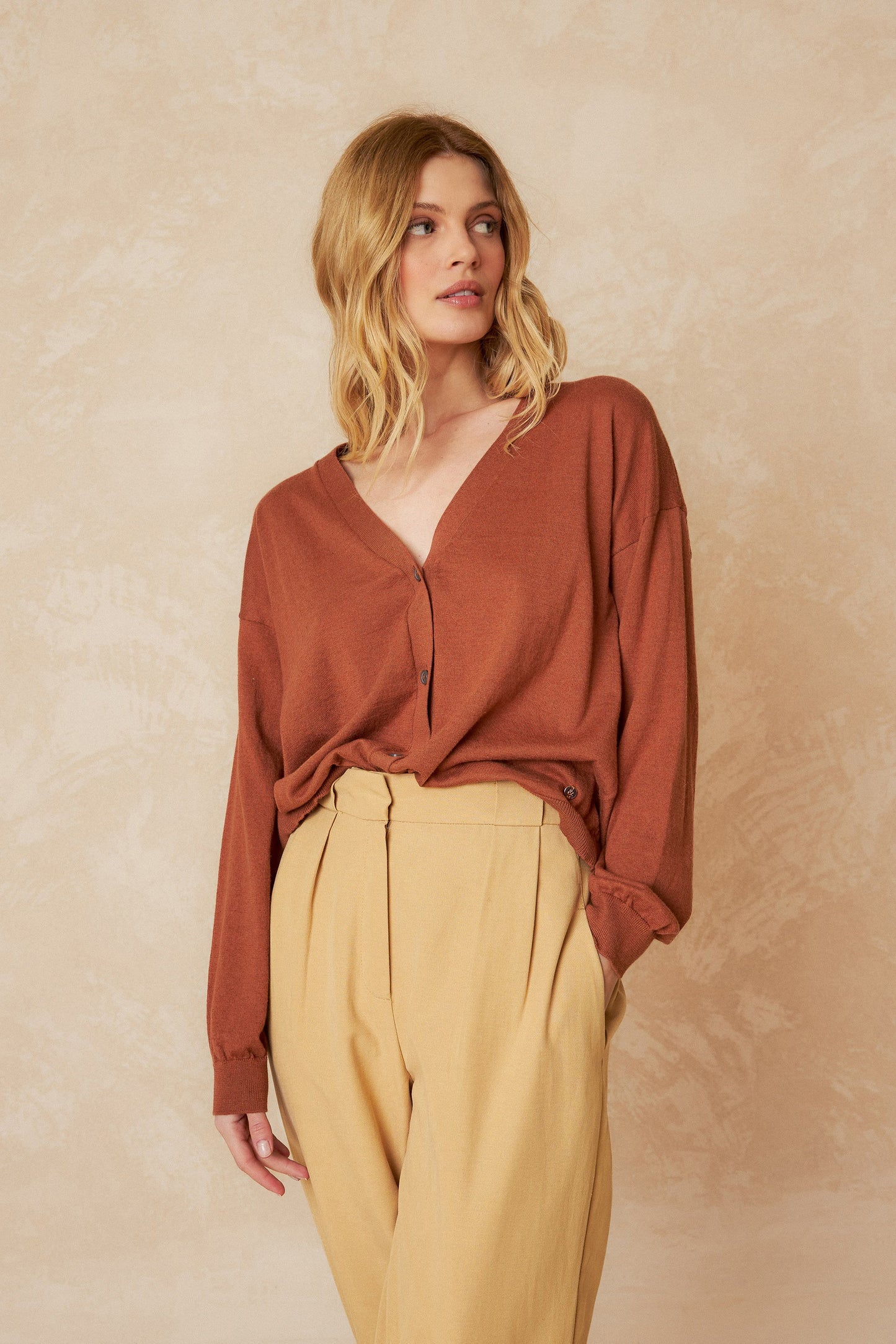 CARDIGAN BASIQUE AVEC BOUTONS