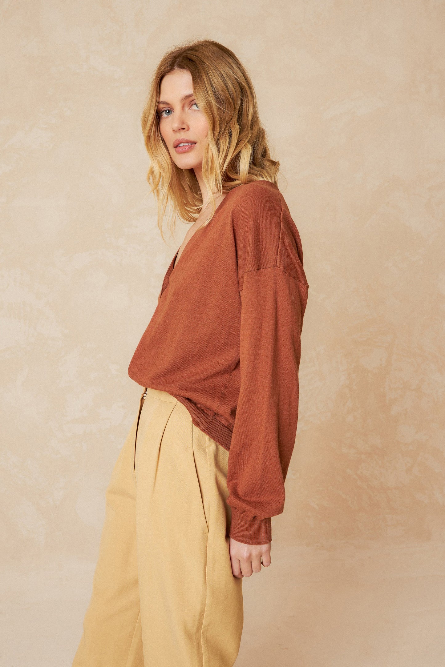 CARDIGAN BASIQUE AVEC BOUTONS