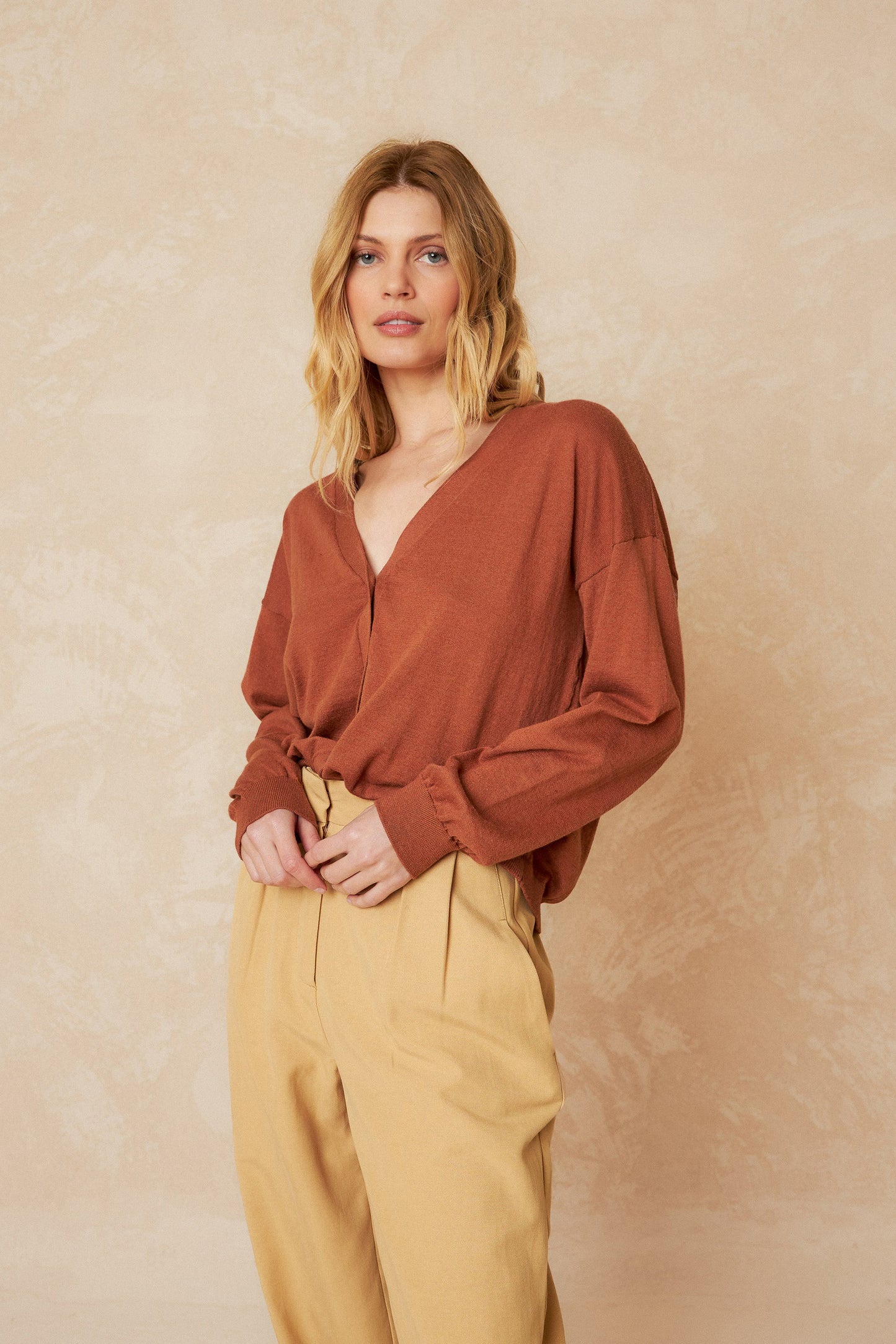 CARDIGAN BASIQUE AVEC BOUTONS