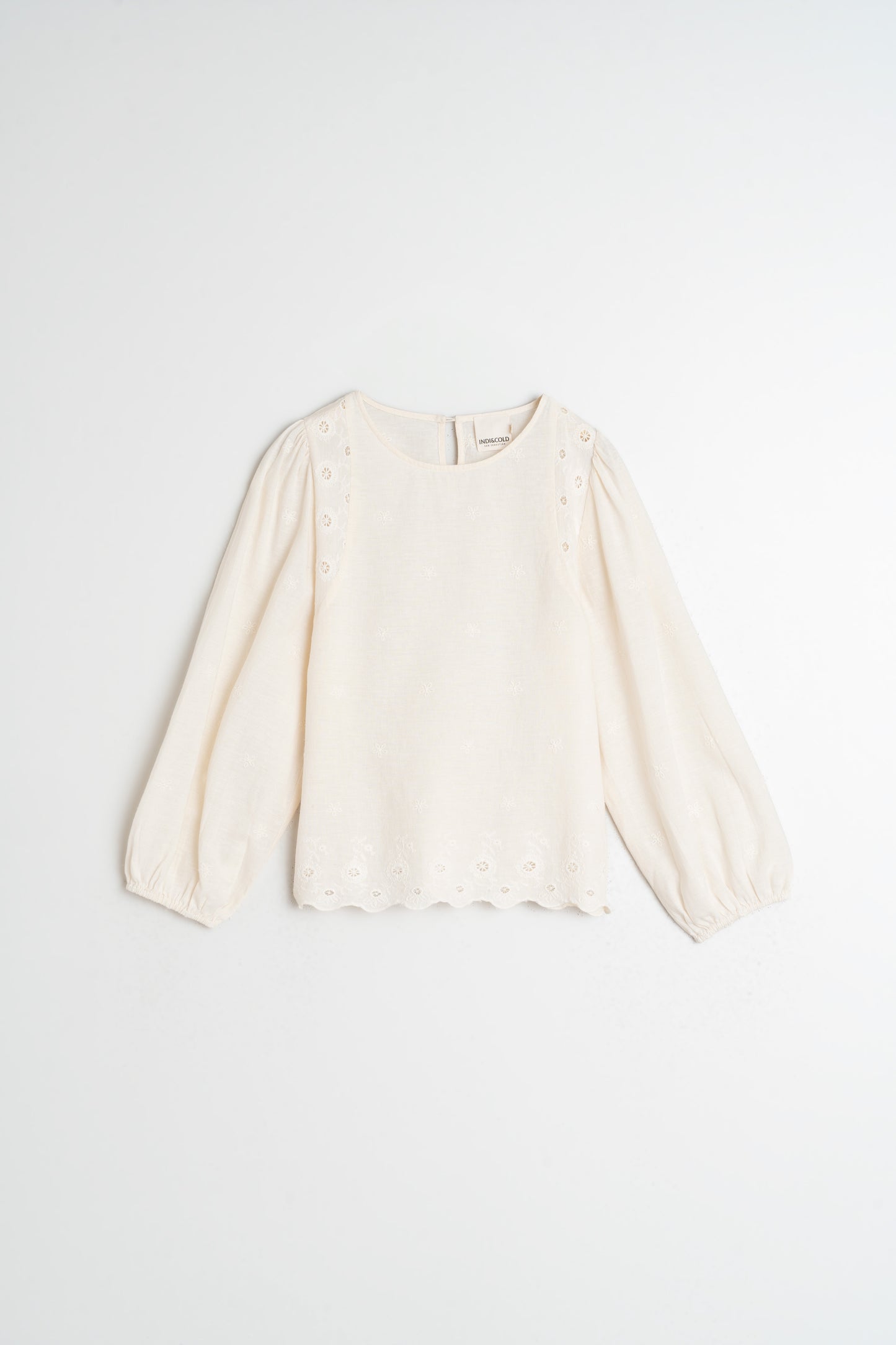 BLUSA BORDADA ROMÁNTICA