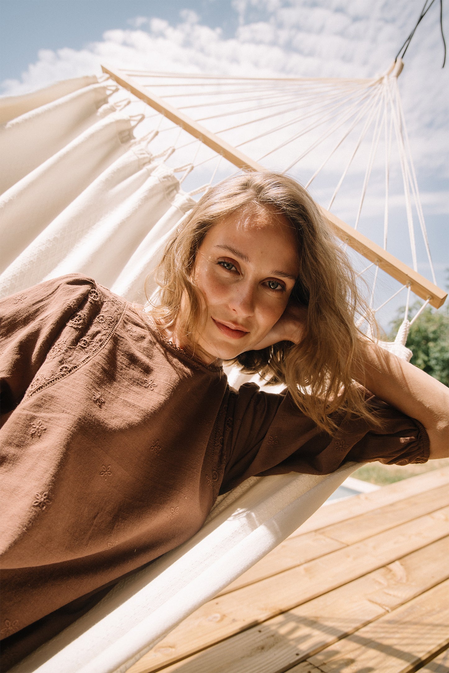 BLOUSE BRODÉE ROMANTIQUE