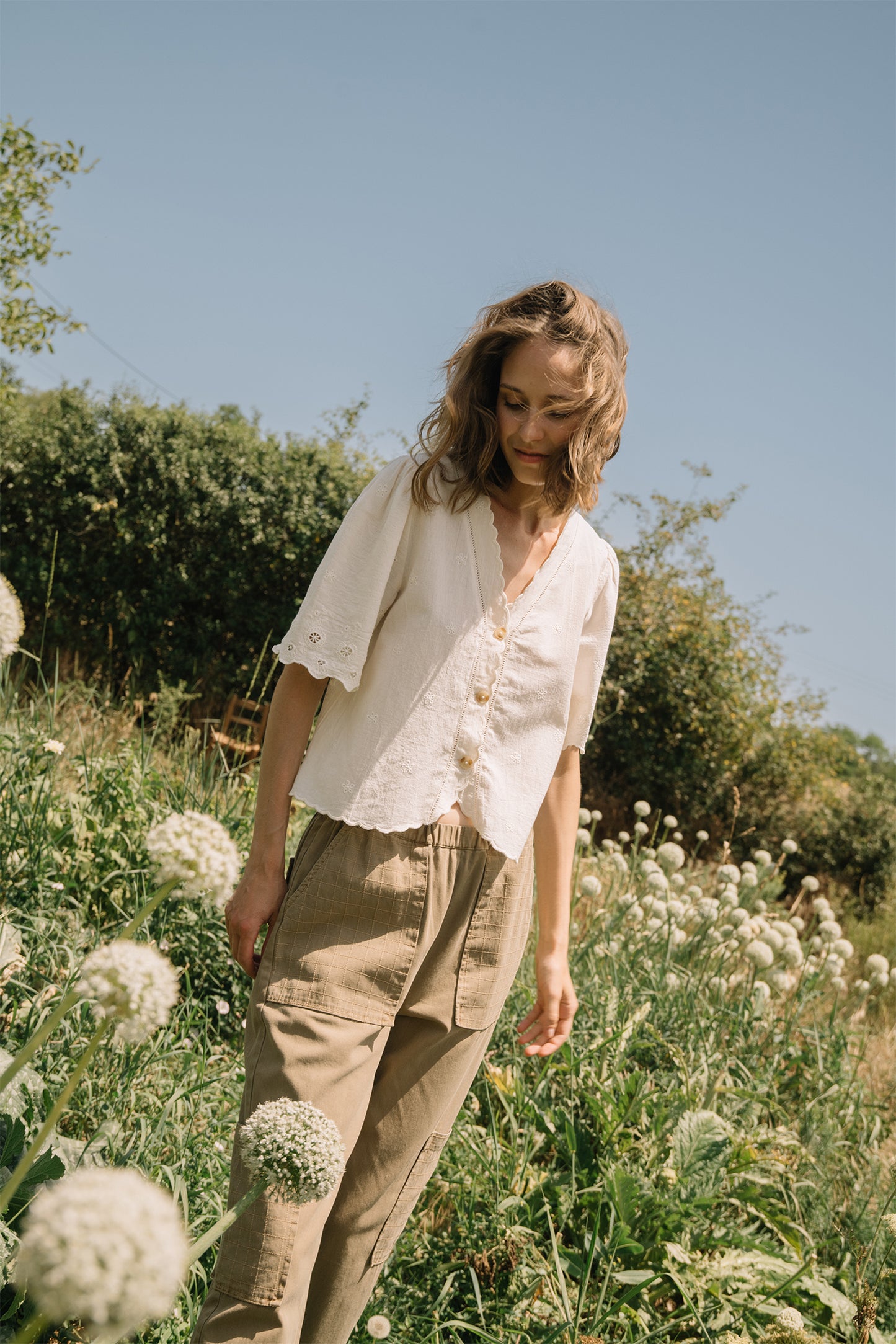 BLOUSE BRODÉE ENCOLURE EN V