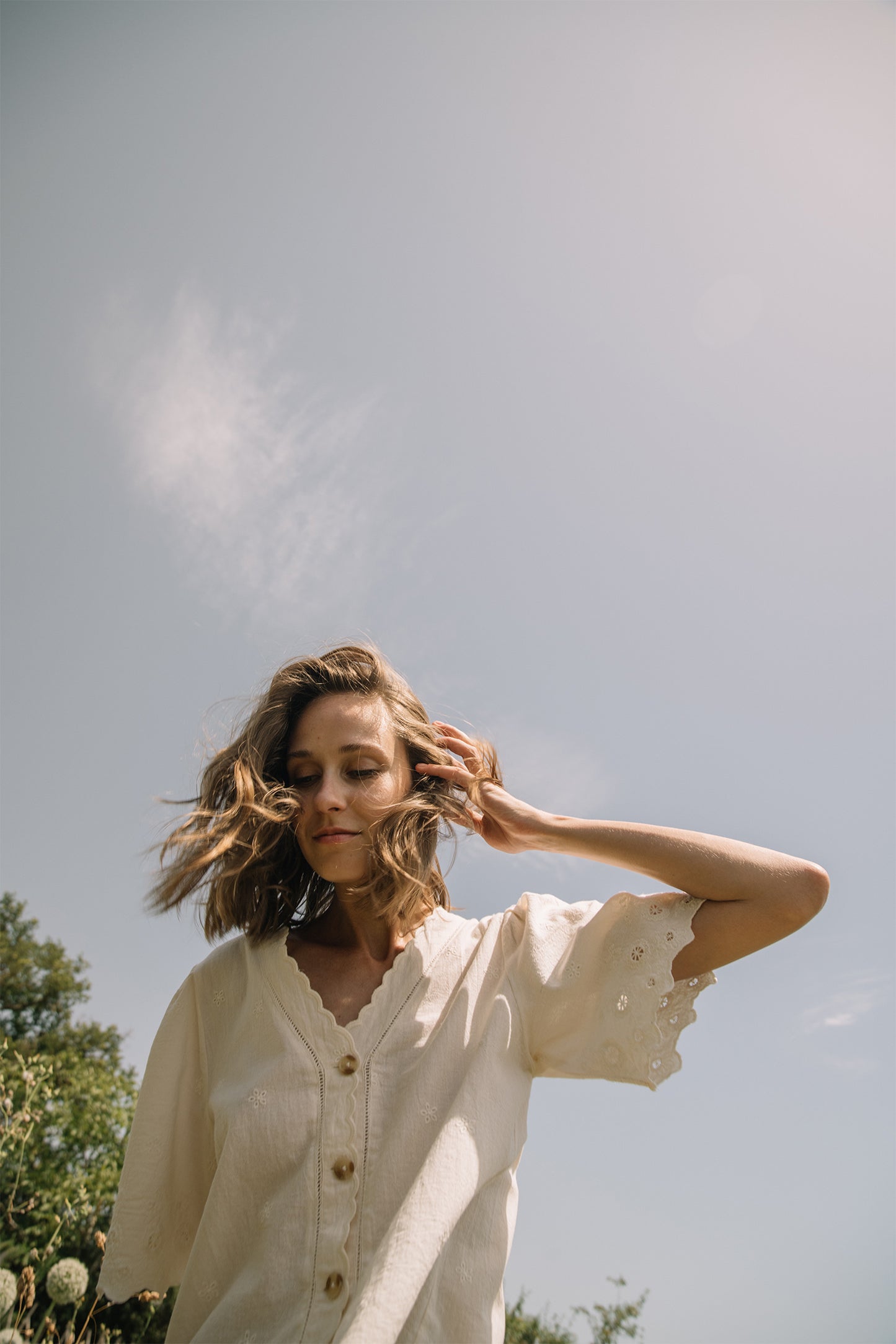BLOUSE BRODÉE ENCOLURE EN V