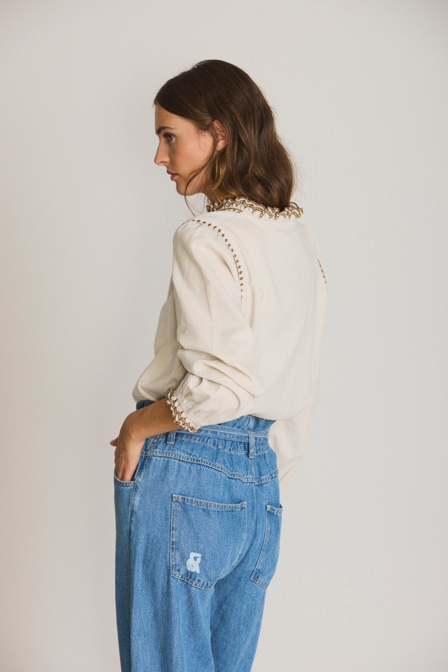 RUFFLED COLLAR BLOUSE