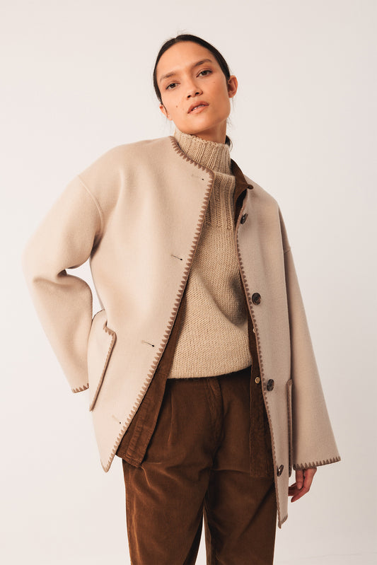 MANTEAU EN LAINE BRODÉ 4