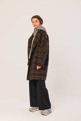 MANTEAU À CARREAUX ASYMÉTRIQUE
