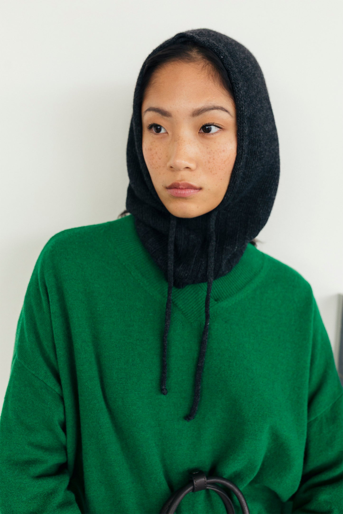 RE V-NECK SWEATER
