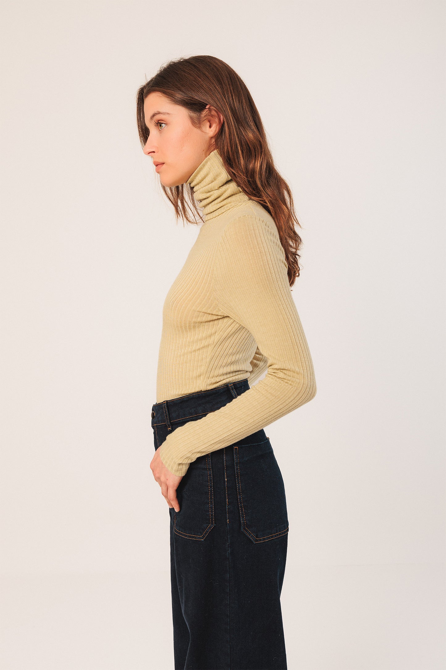 FITTED RIBBED T-SHIRT