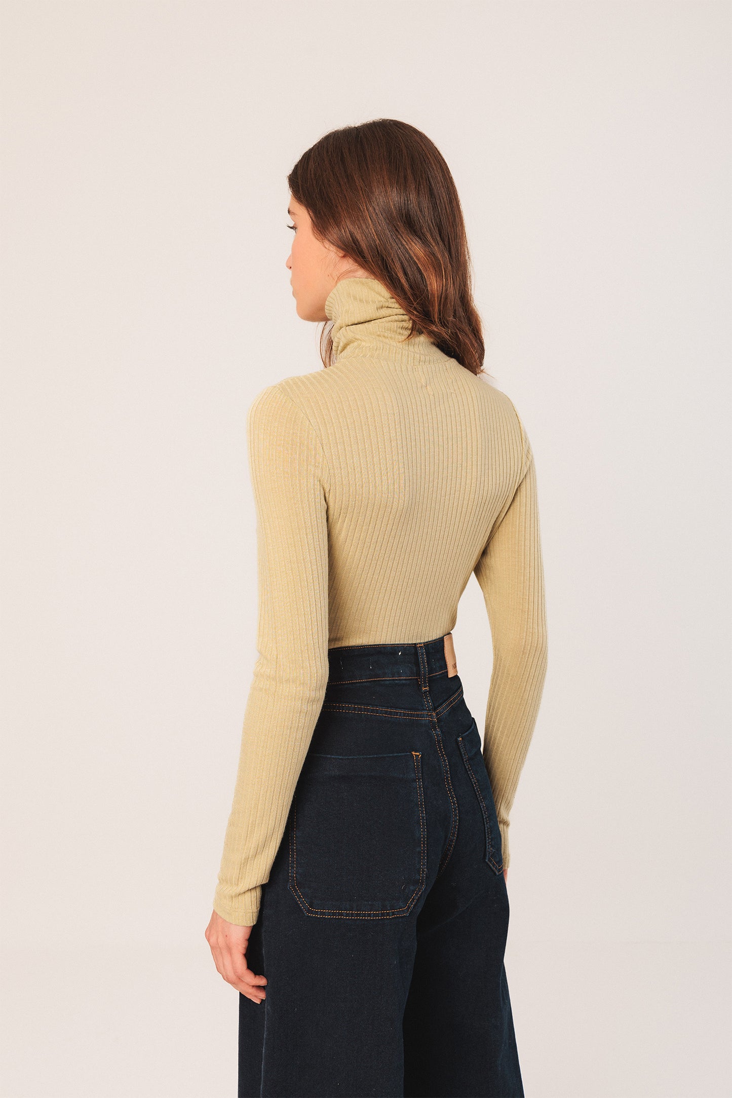 FITTED RIBBED T-SHIRT