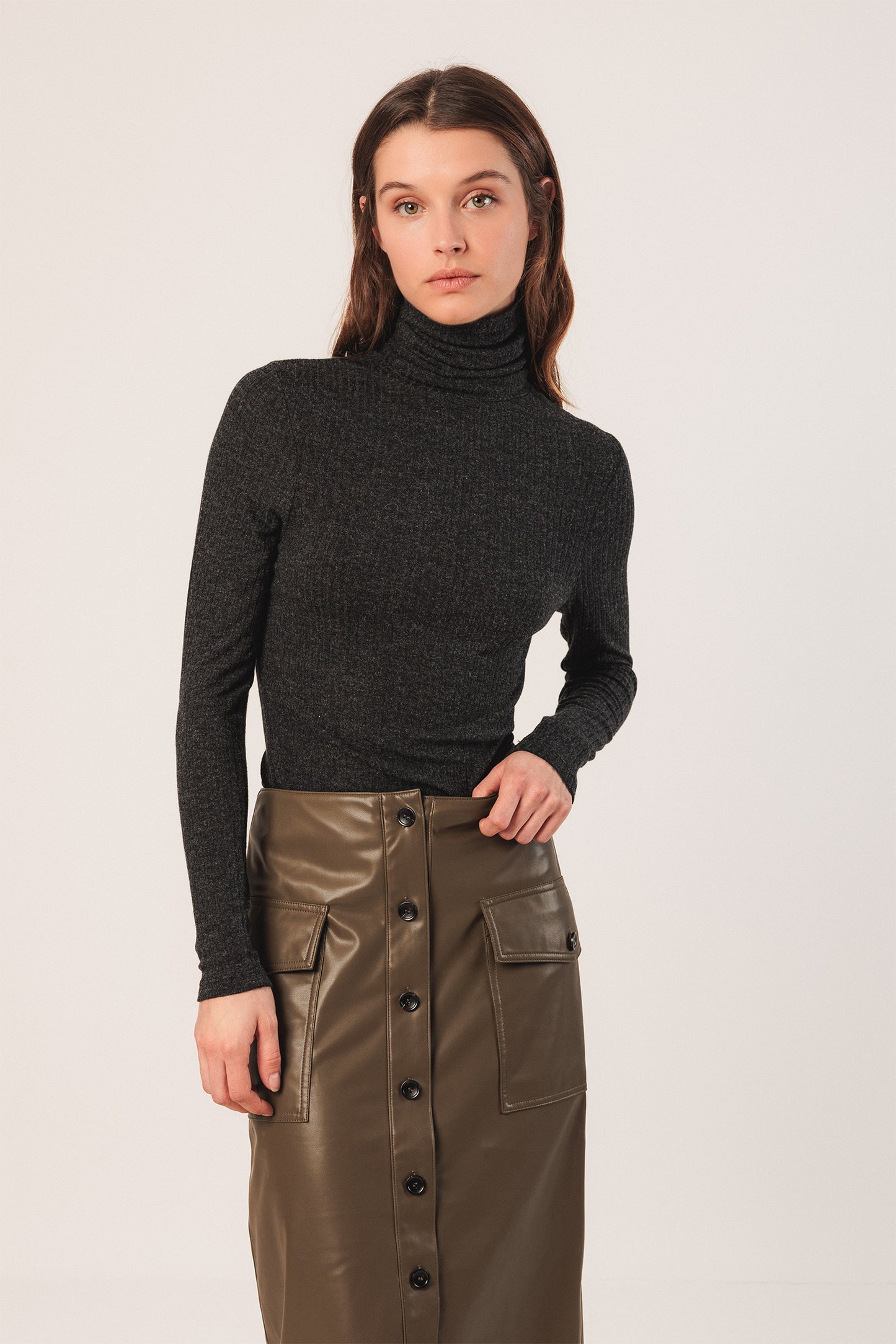 FITTED RIBBED T-SHIRT