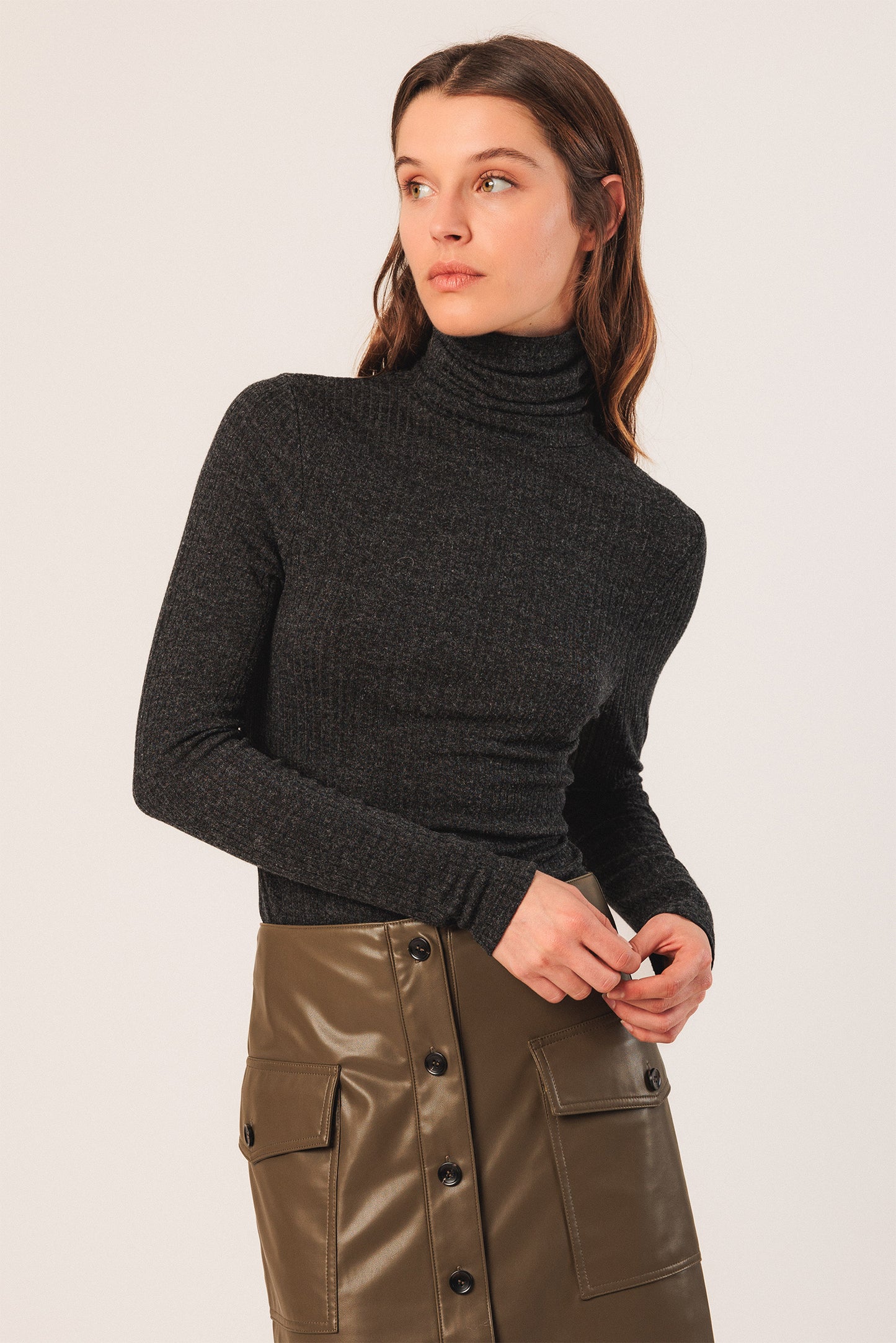 FITTED RIBBED T-SHIRT