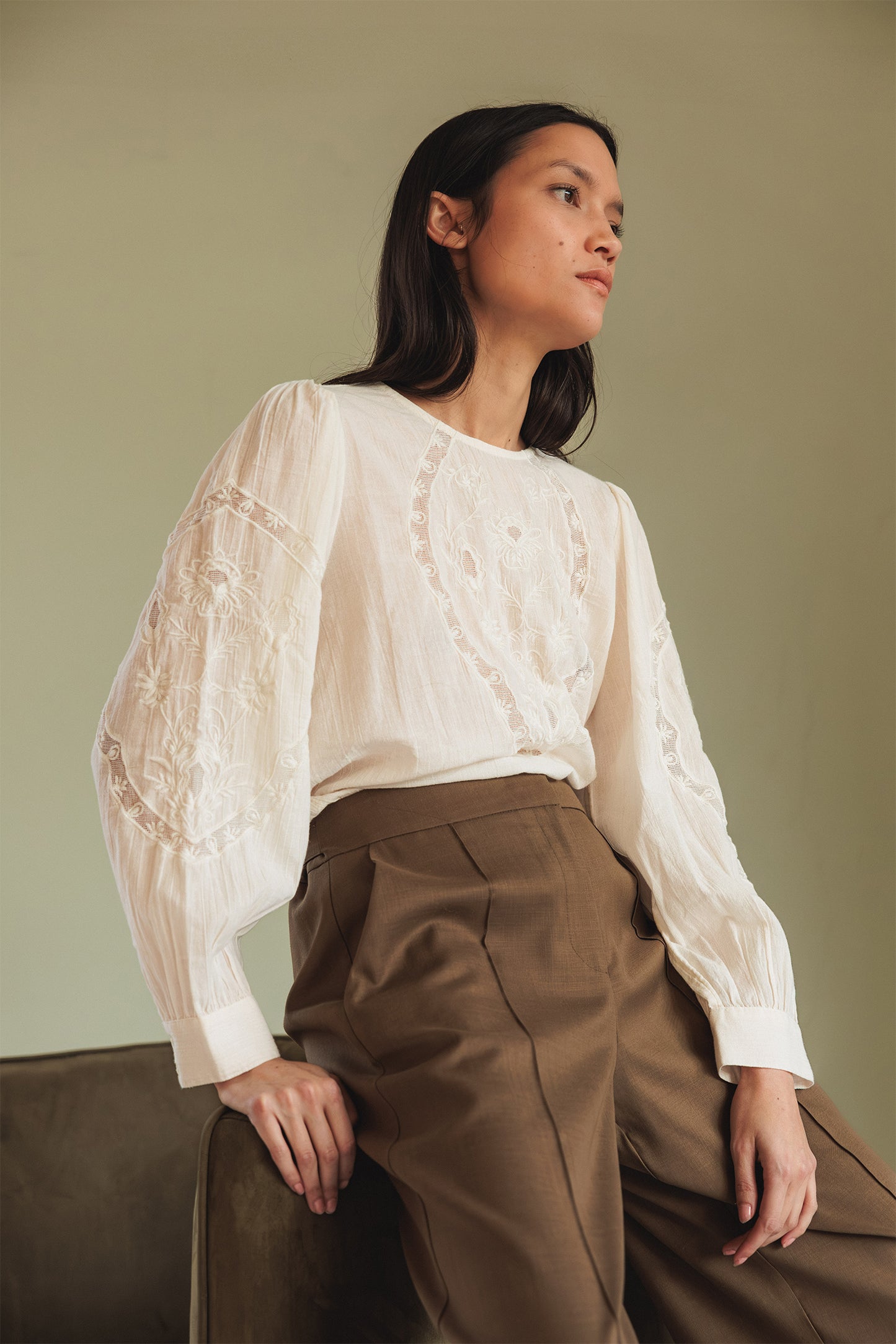 ROMANTIC EMBROIDERED BLOUSE