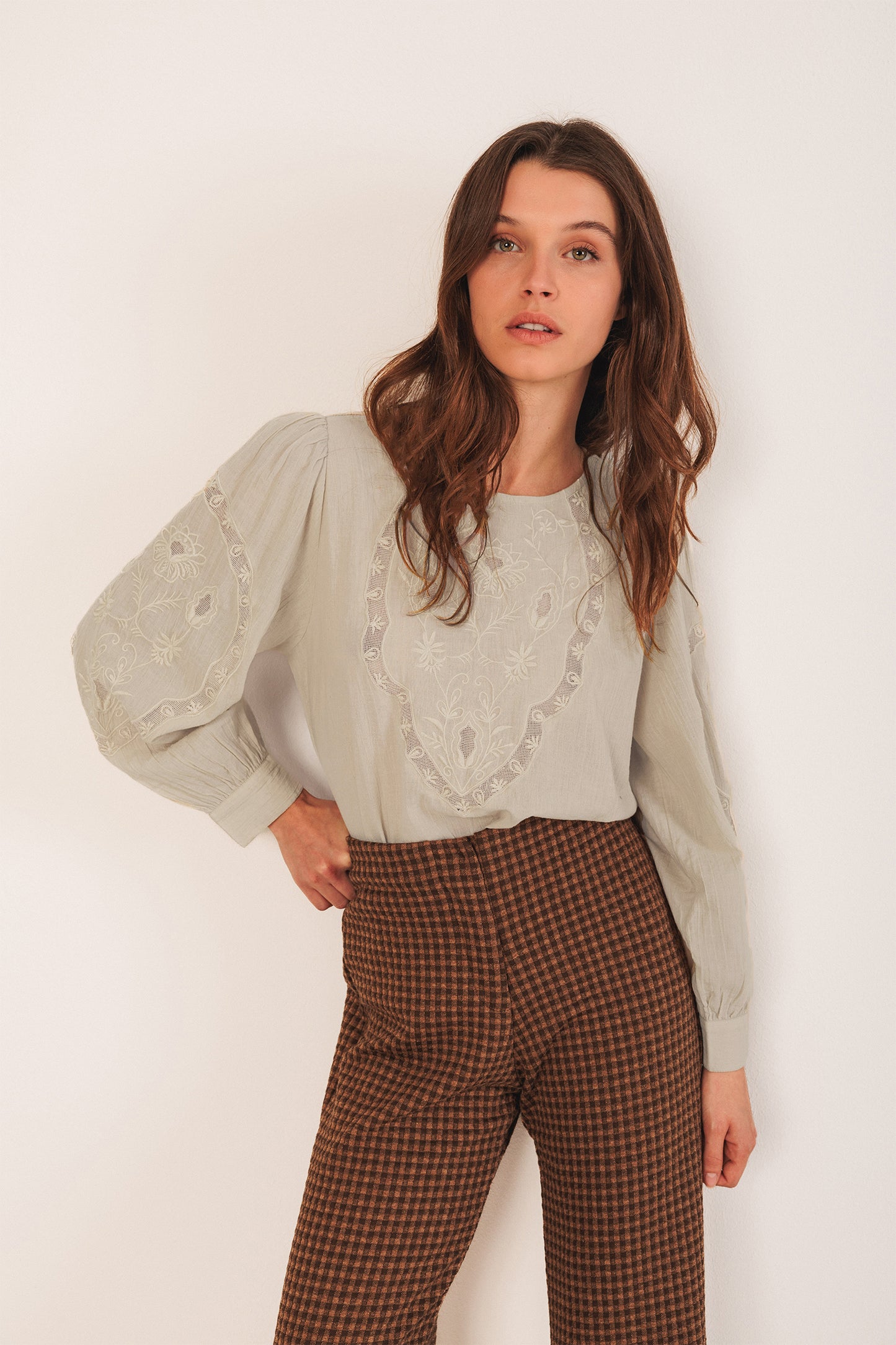 BLUSA BORDADO ROMÁNTICO