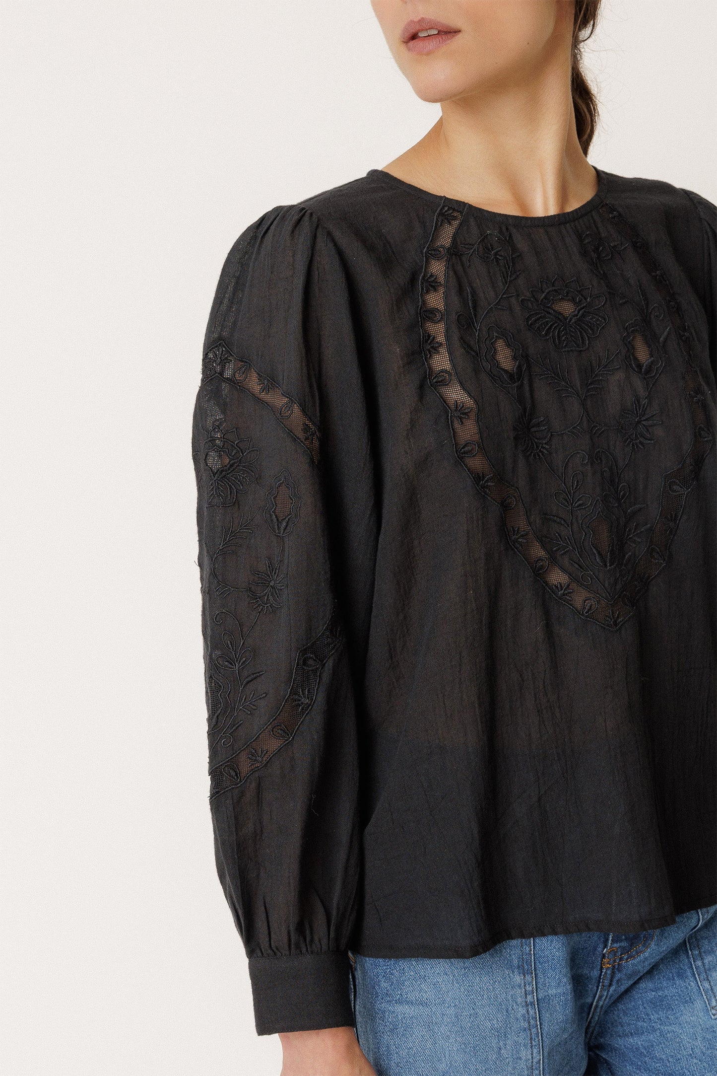 BLOUSE BRODÉE ROMANTIQUE