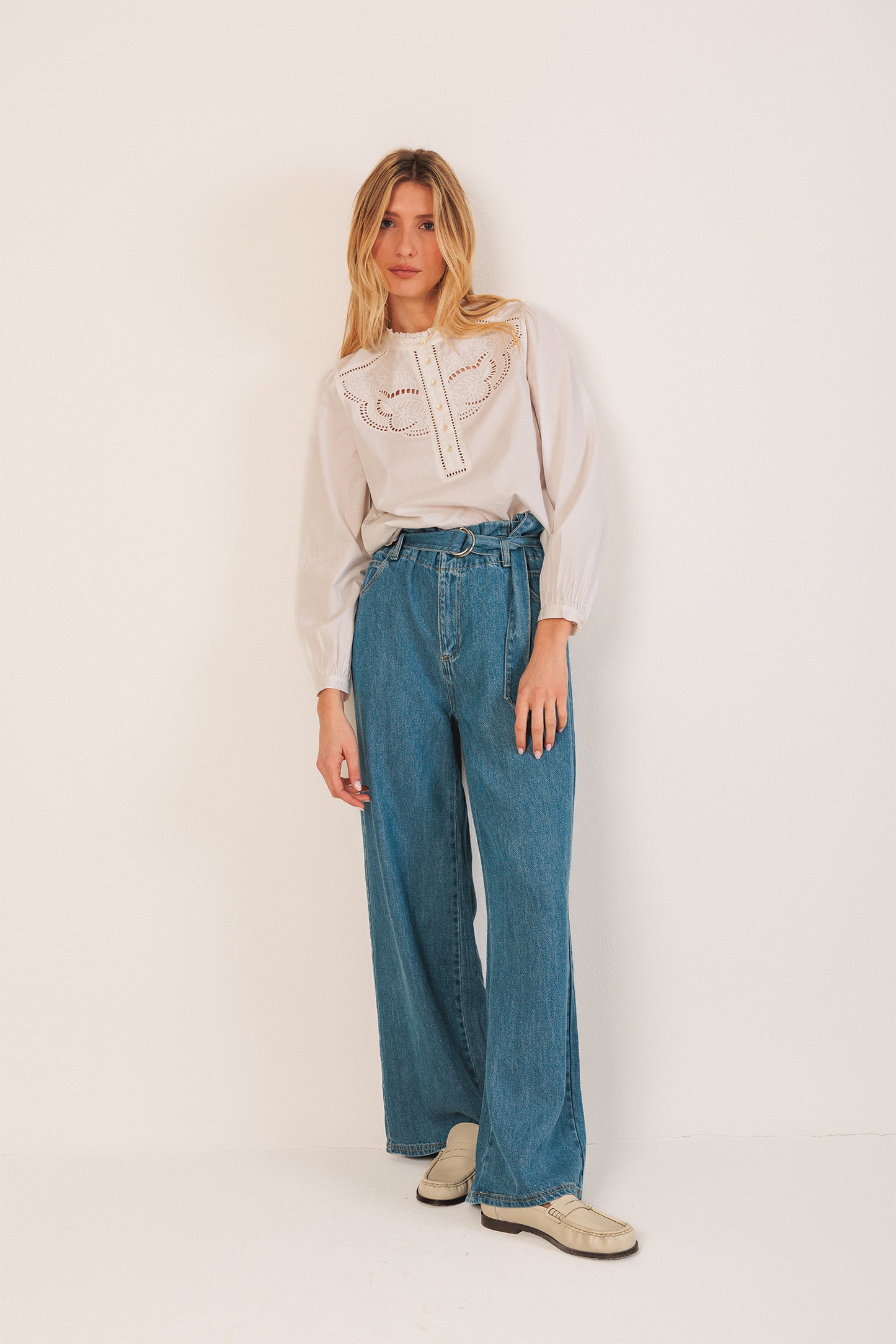 BLOUSE BRODÉE DÉCOUPES