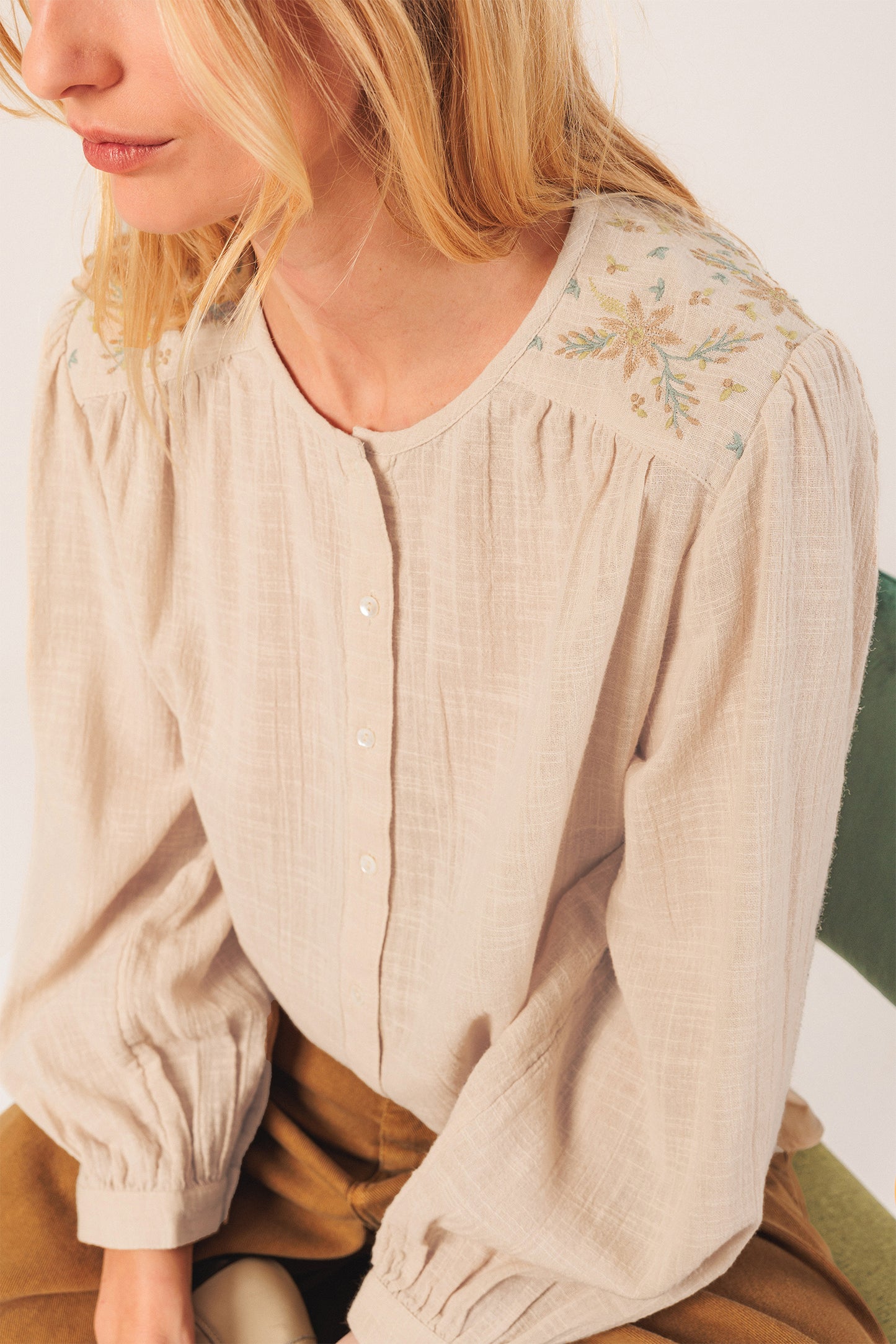 EMBROIDERED BOXY SHIRT