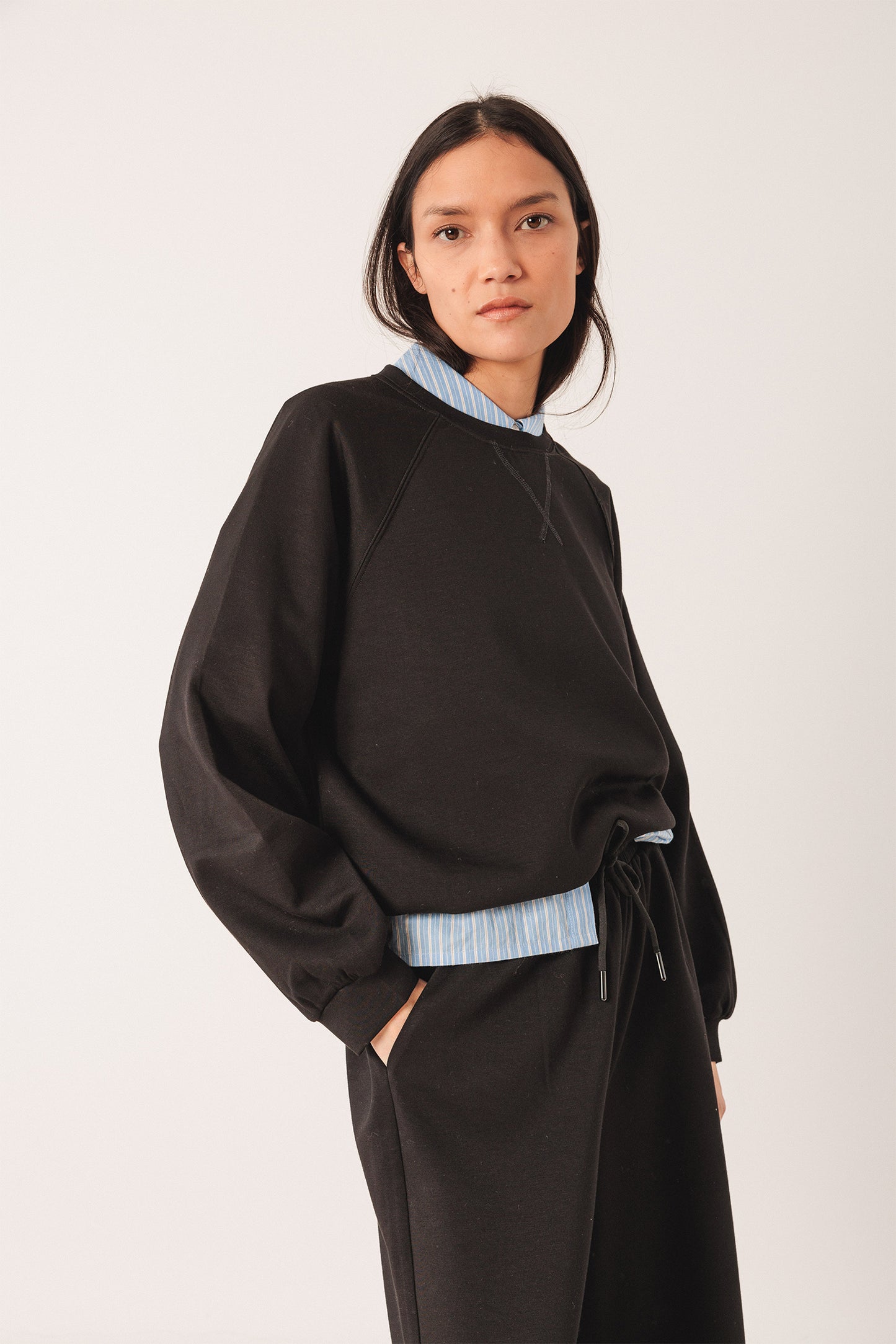 ADJUSTABLE-WAIST SWEATSHIRT