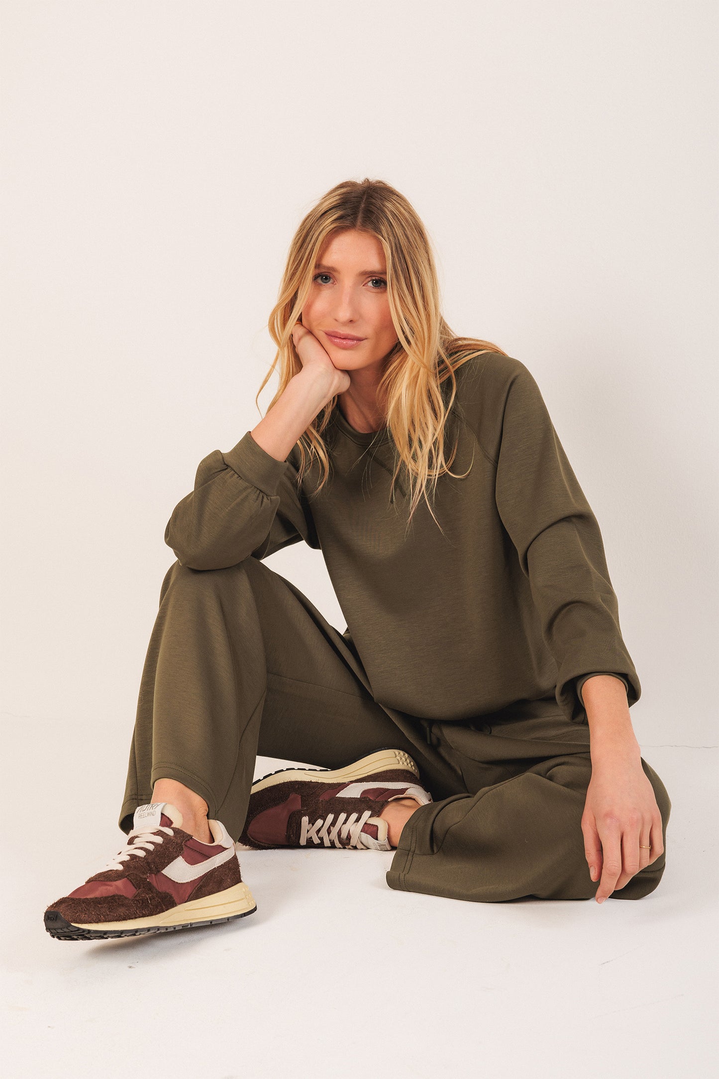 ADJUSTABLE-WAIST SWEATSHIRT