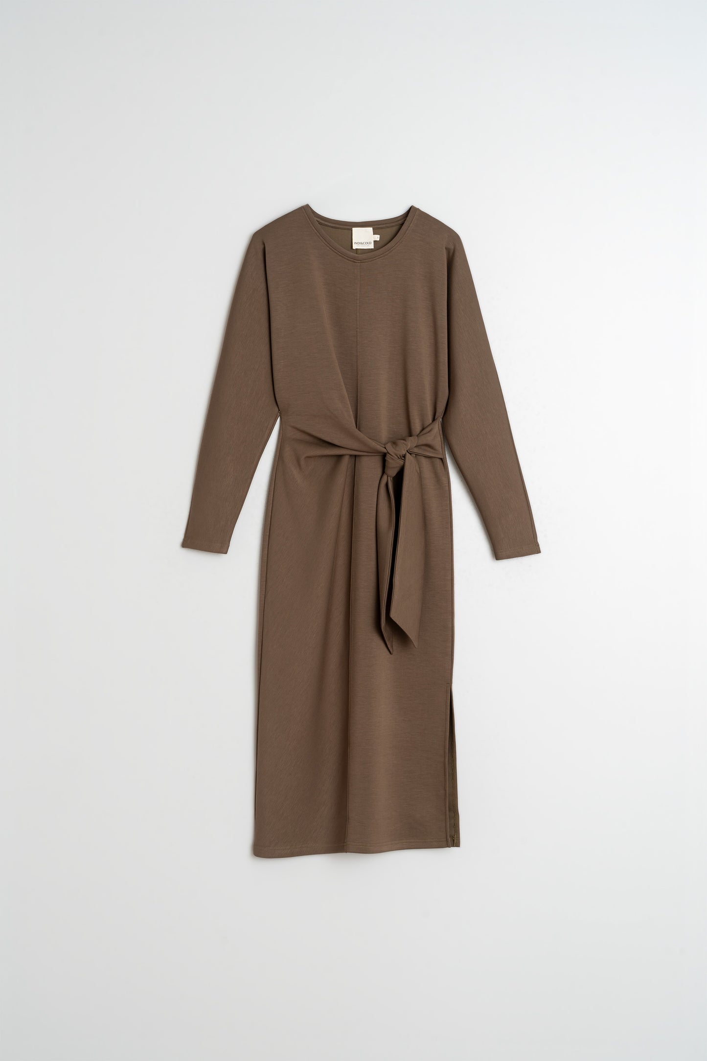 ROBE EN MAILLE NOUÉE