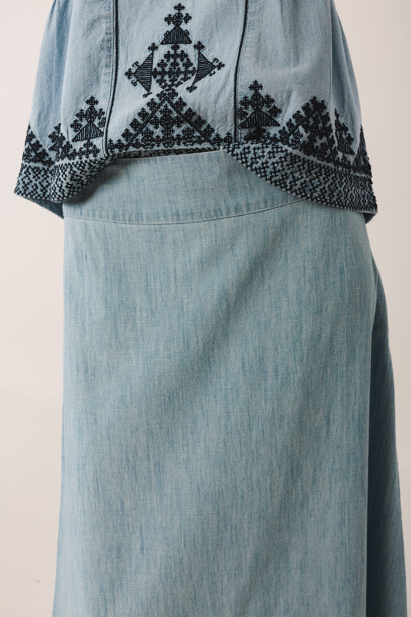 EMBROIDERED MAXI SKIRT