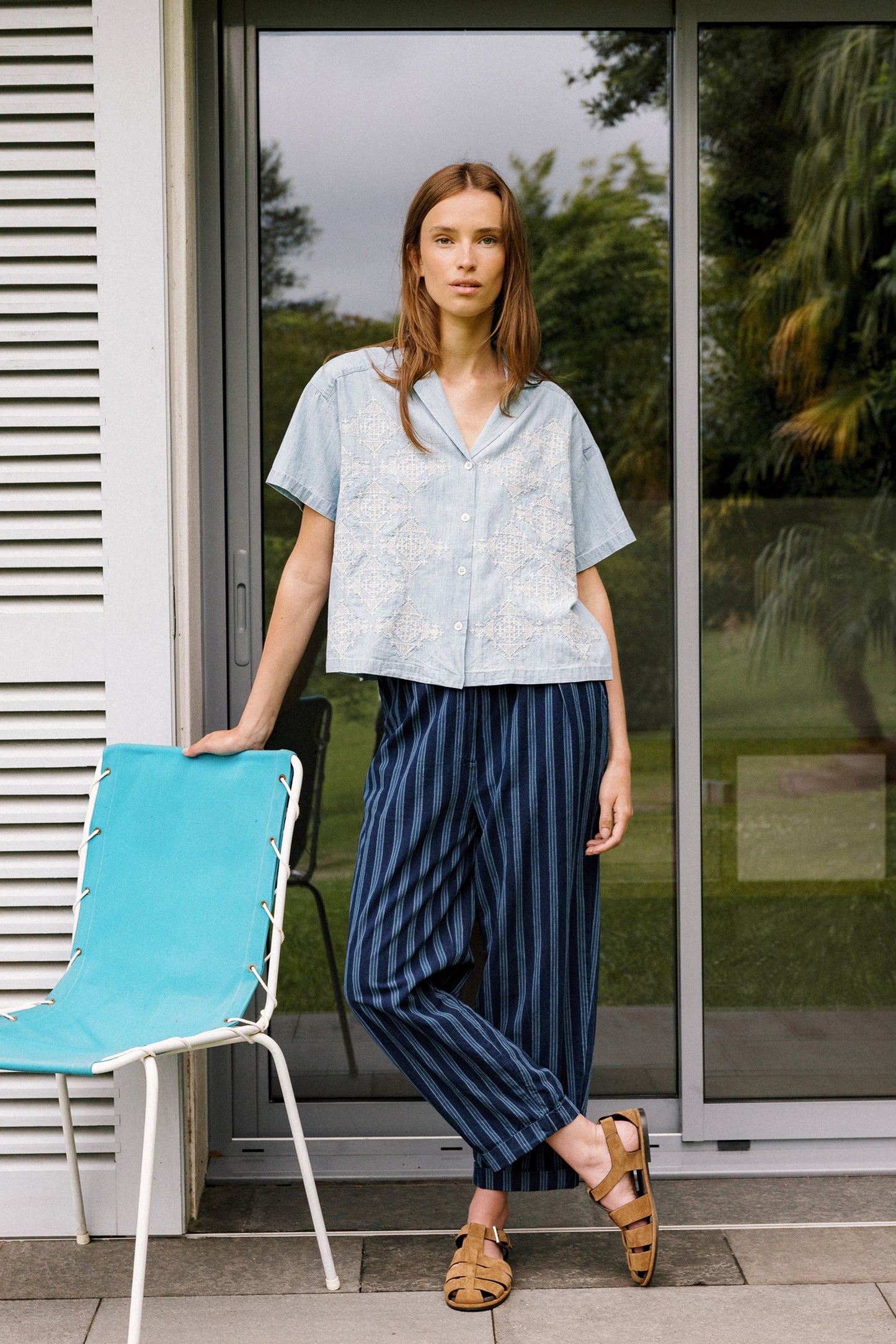 CHEMISE EN JEAN BRODÉE