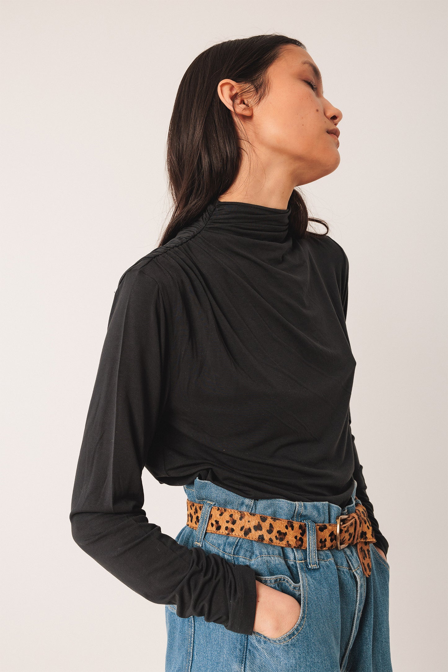 RUFFLED-COLLAR T-SHIRT
