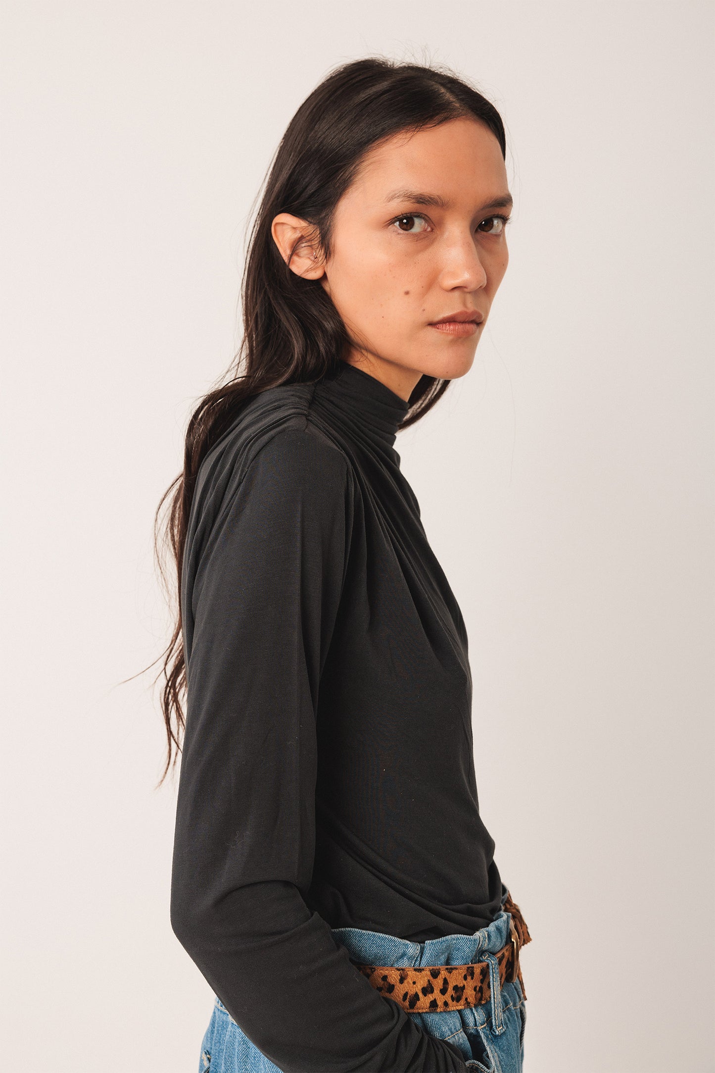 RUFFLED-COLLAR T-SHIRT