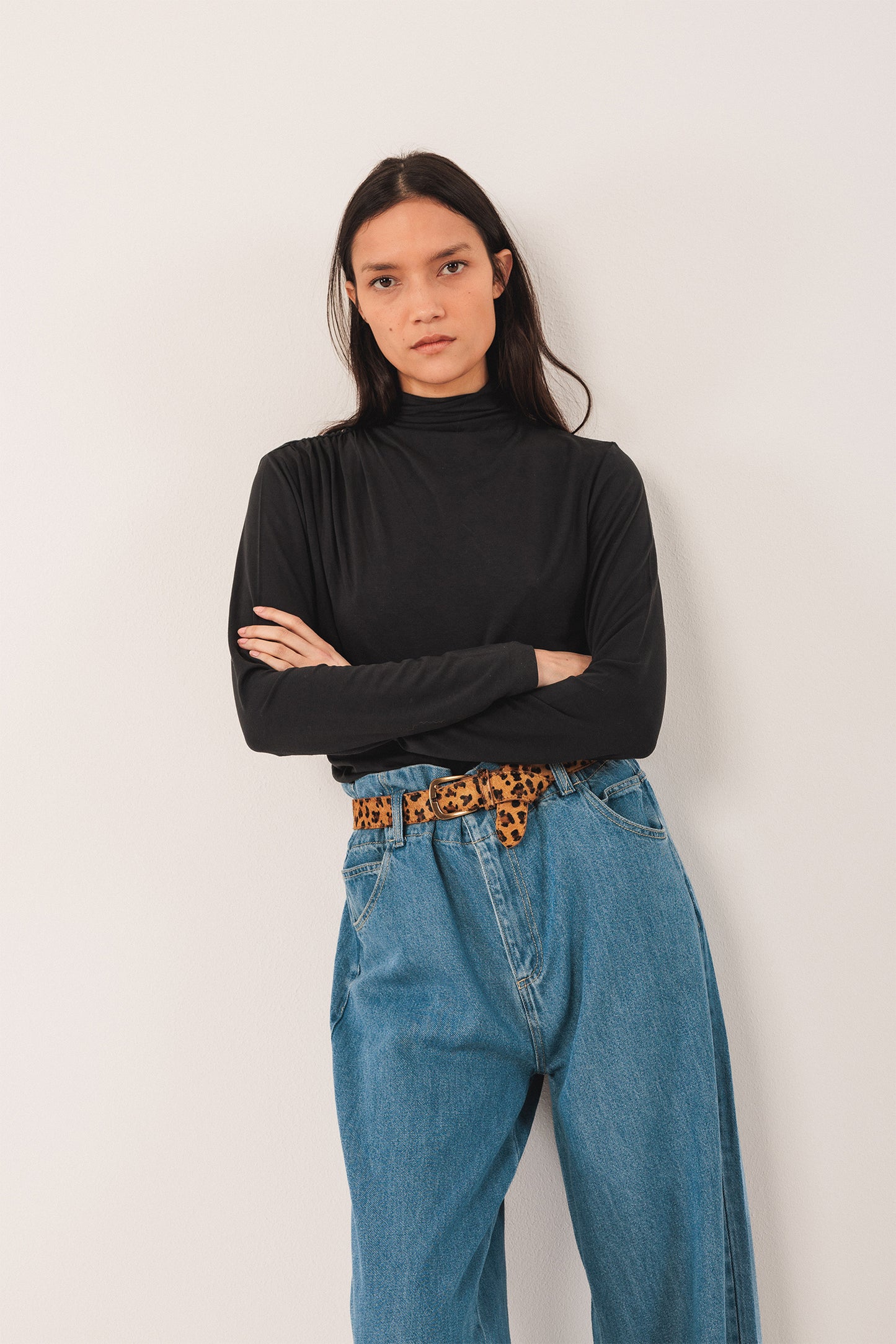 RUFFLED-COLLAR T-SHIRT