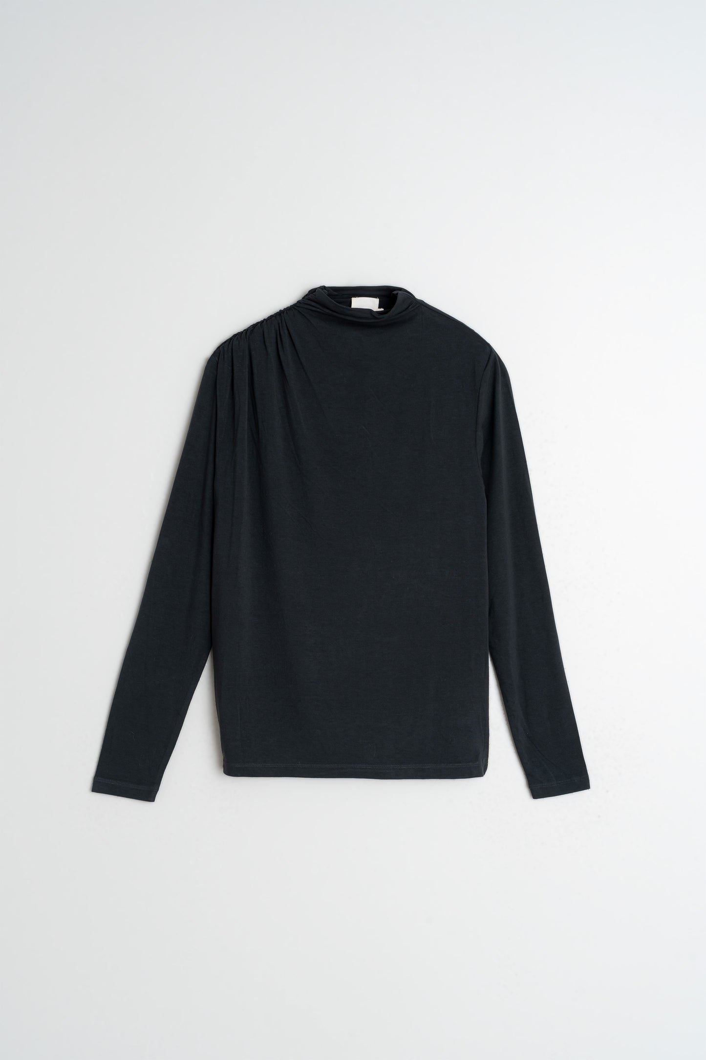 RUFFLED-COLLAR T-SHIRT