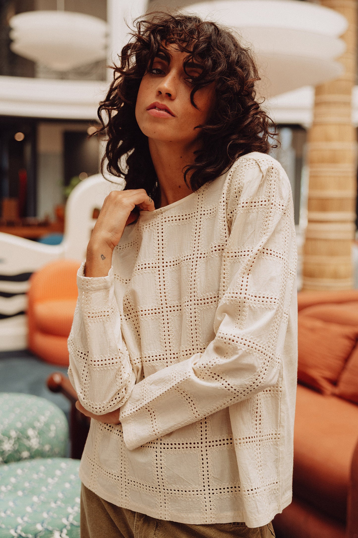 EMBROIDERED CONTRAST BLOUSE