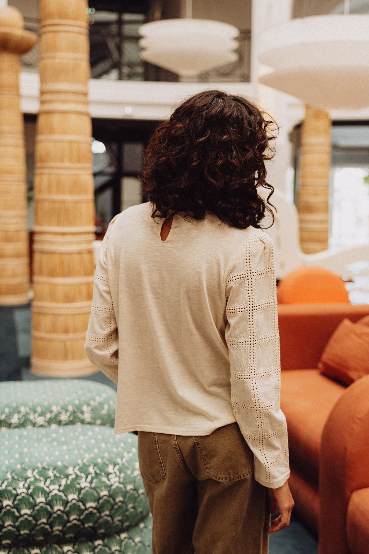 EMBROIDERED CONTRAST BLOUSE