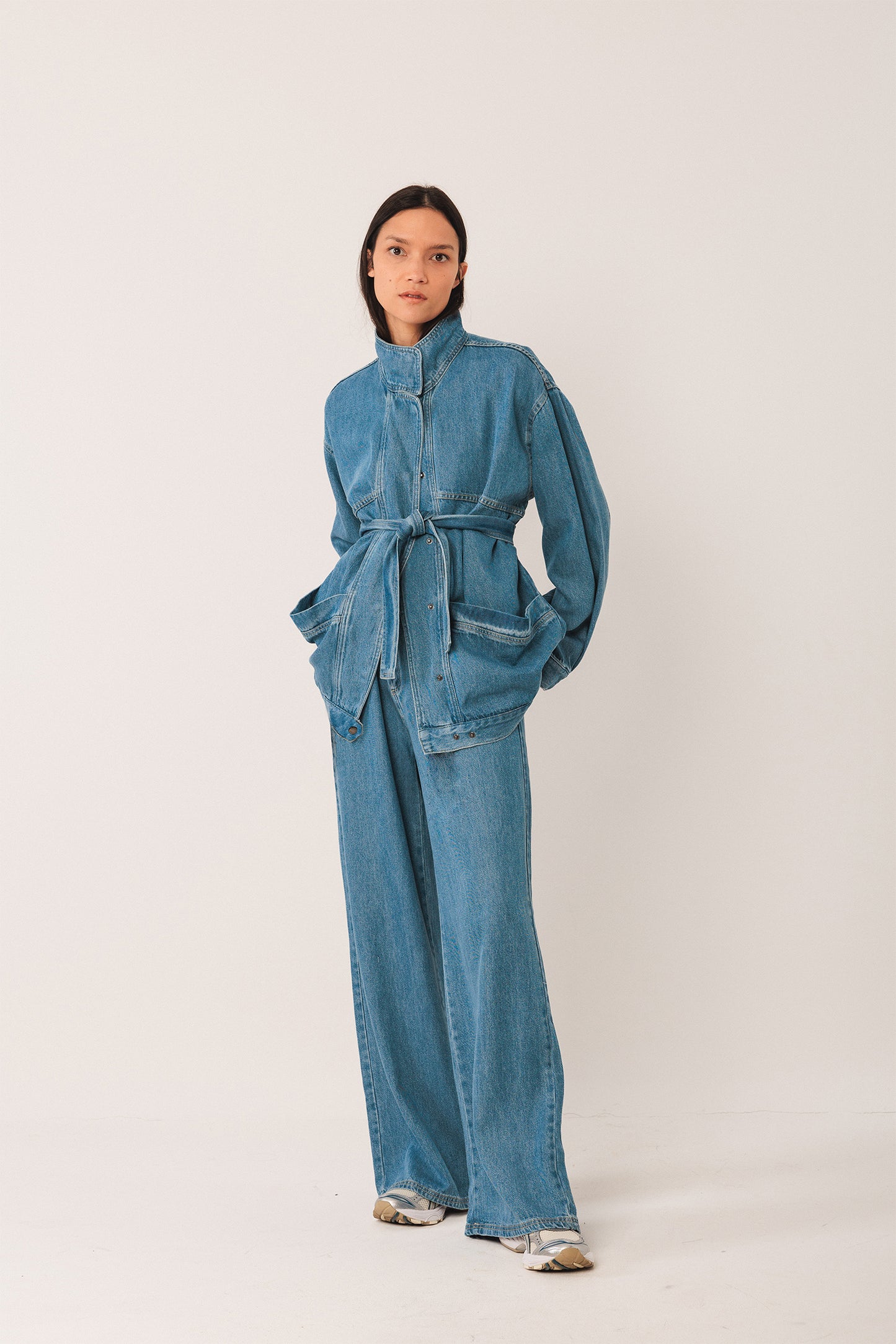 VESTE EN JEAN À LACETS