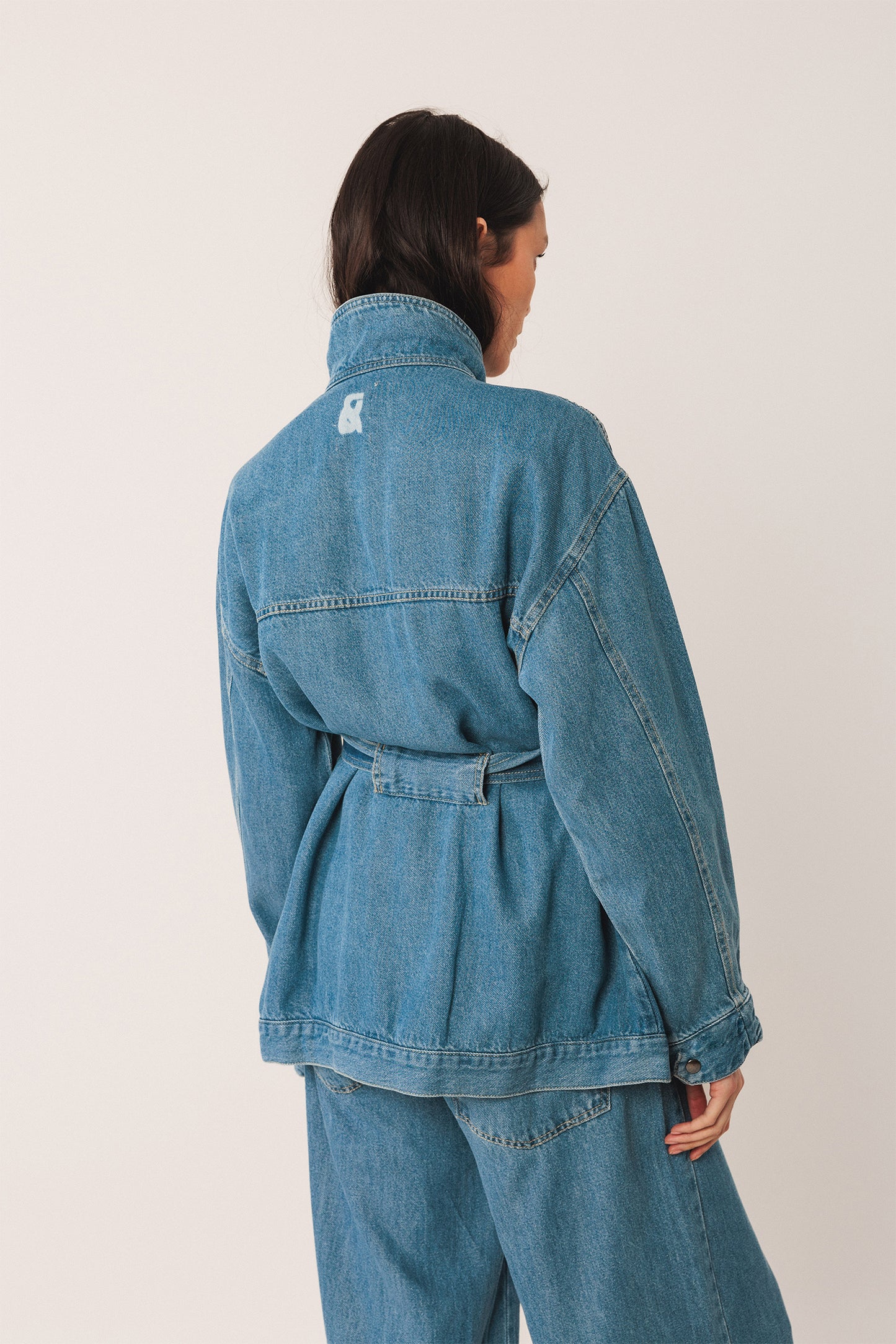 VESTE EN JEAN À LACETS