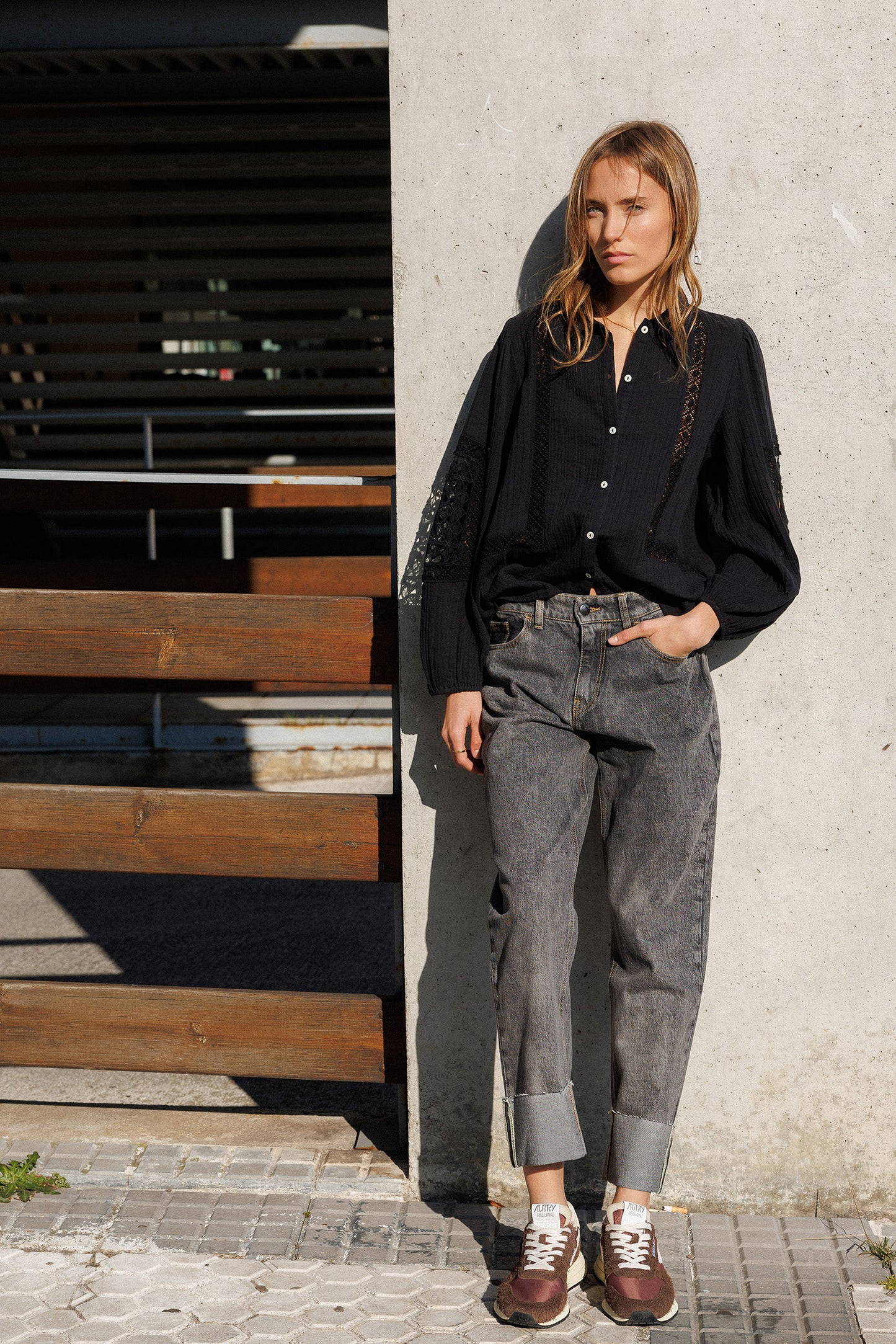 PANTALÓN DENIM VUELTO