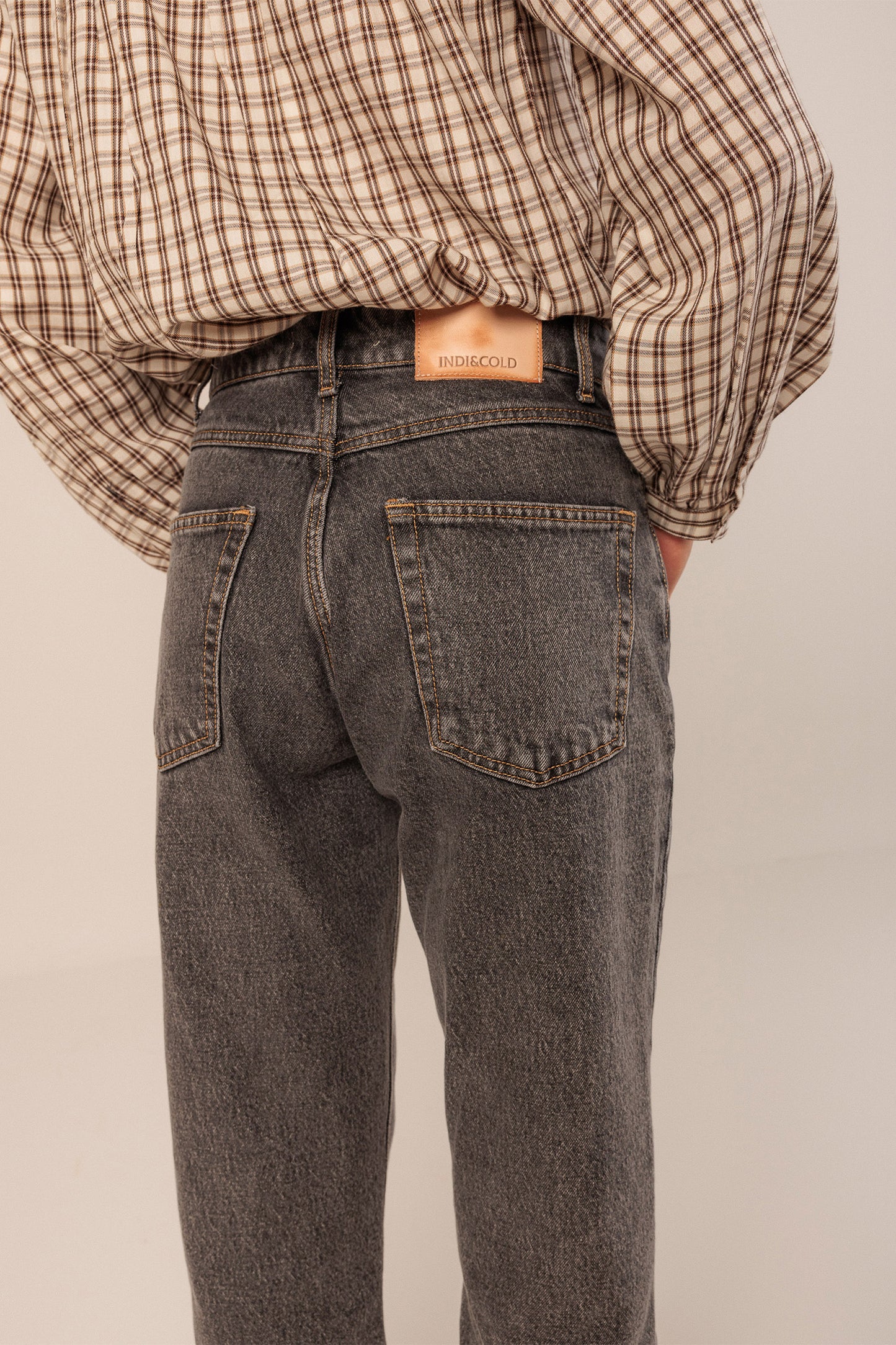 PANTALÓN DENIM VUELTO
