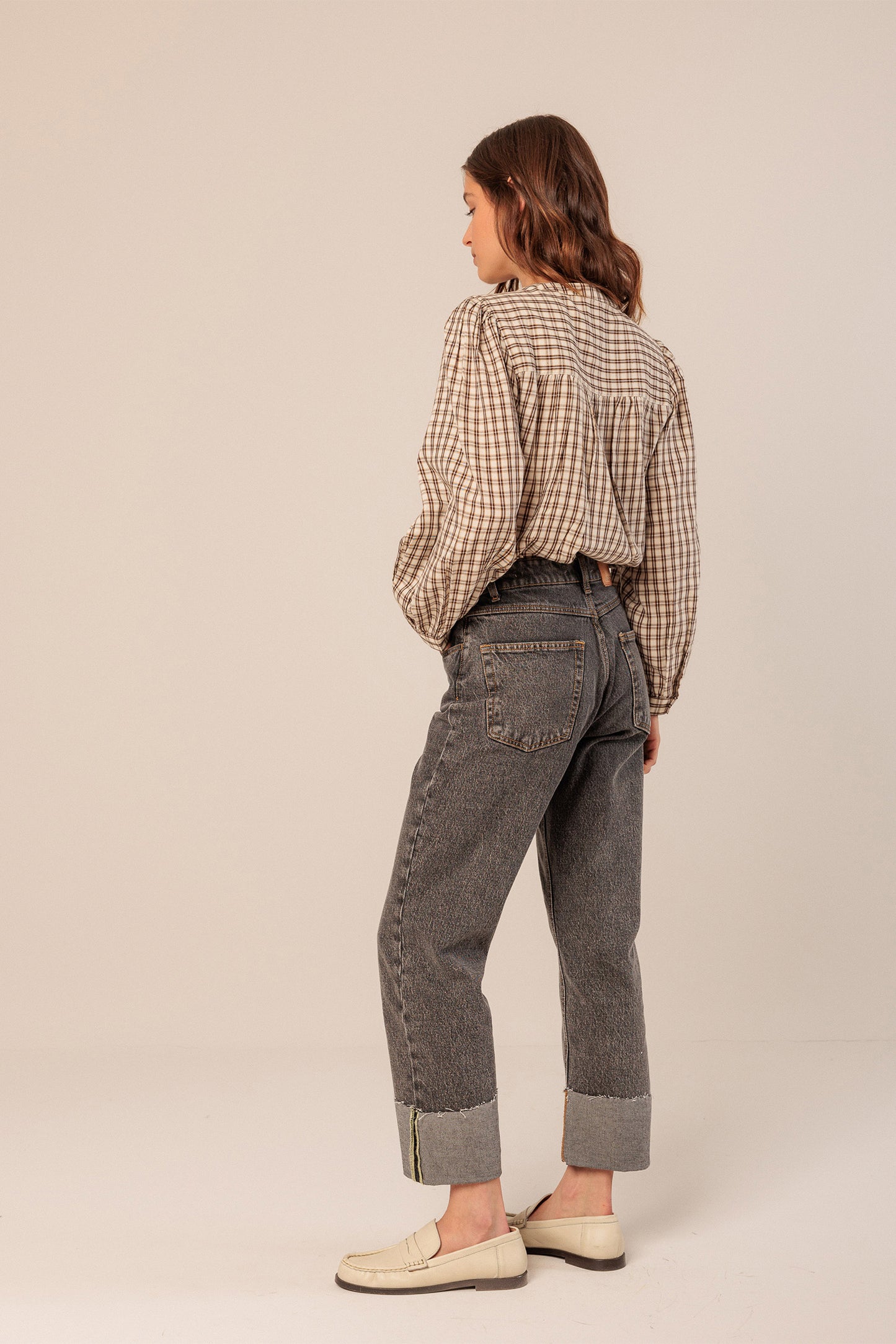PANTALÓN DENIM VUELTO
