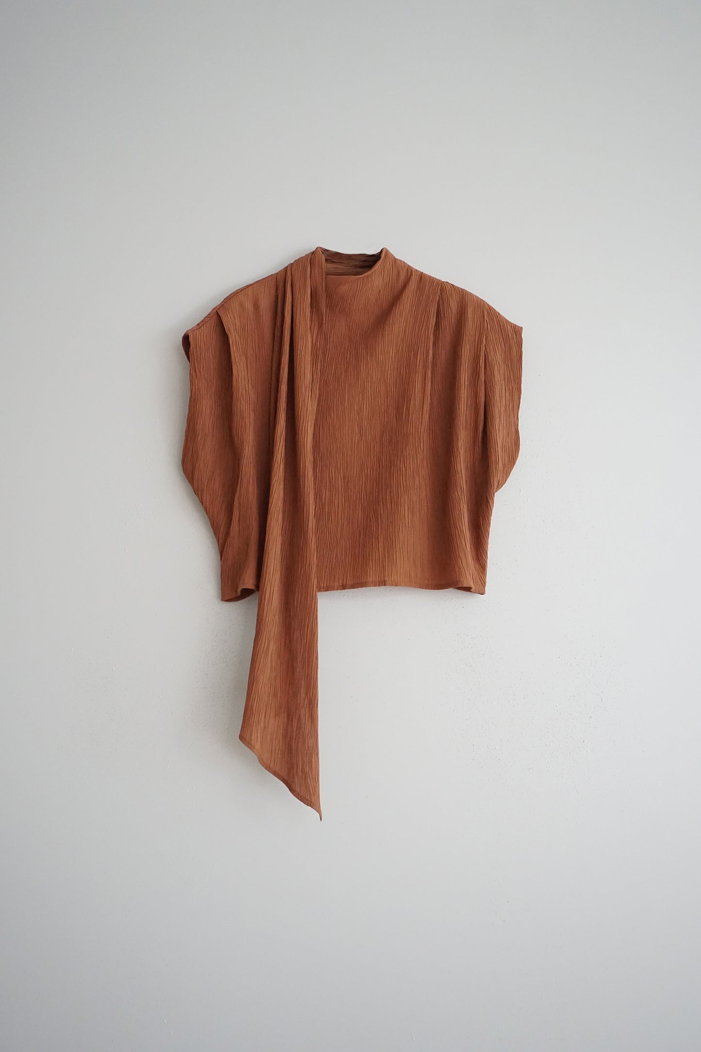 BLUSA CUELLO ASIMÉTRICO
