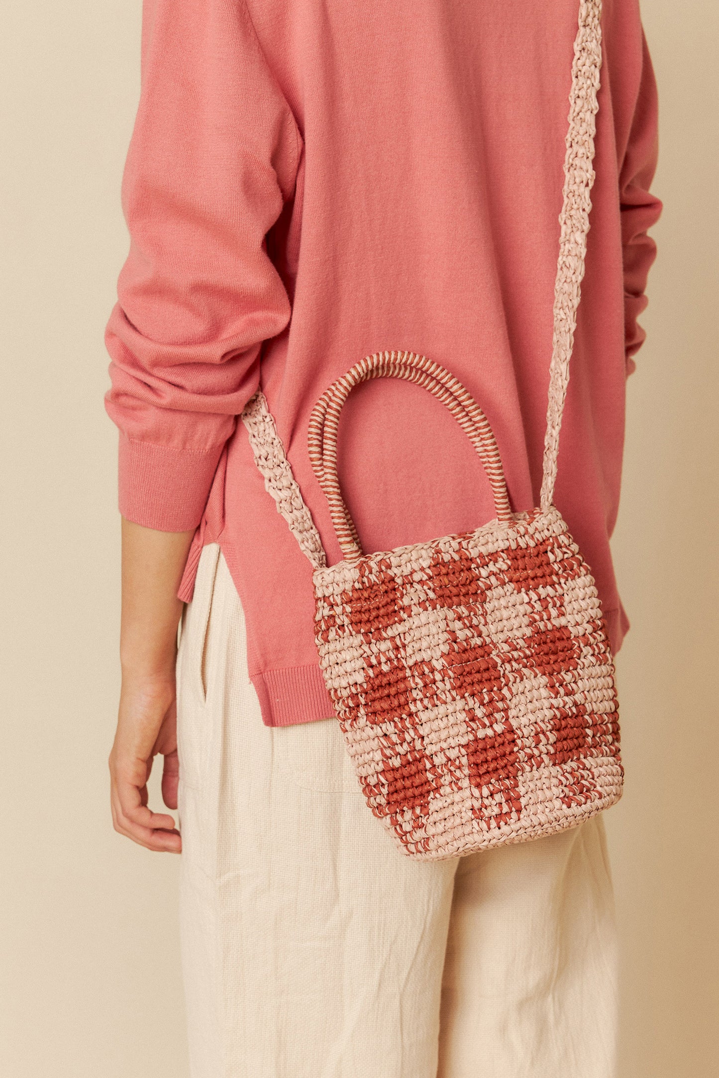 RAFFIA BUCKET BAG