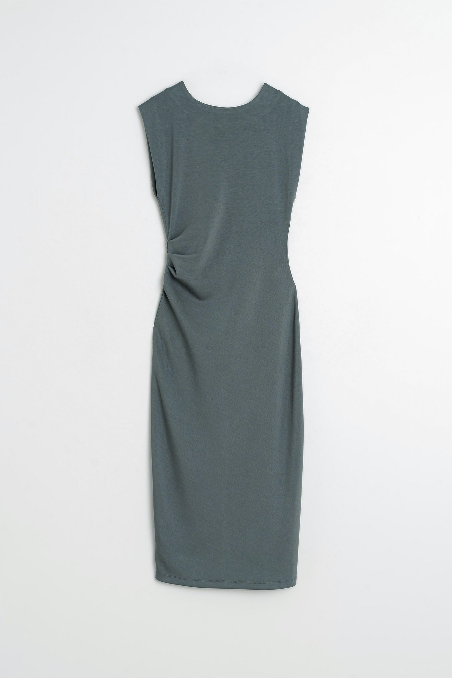 ROBE CINTRÉE À PLIS