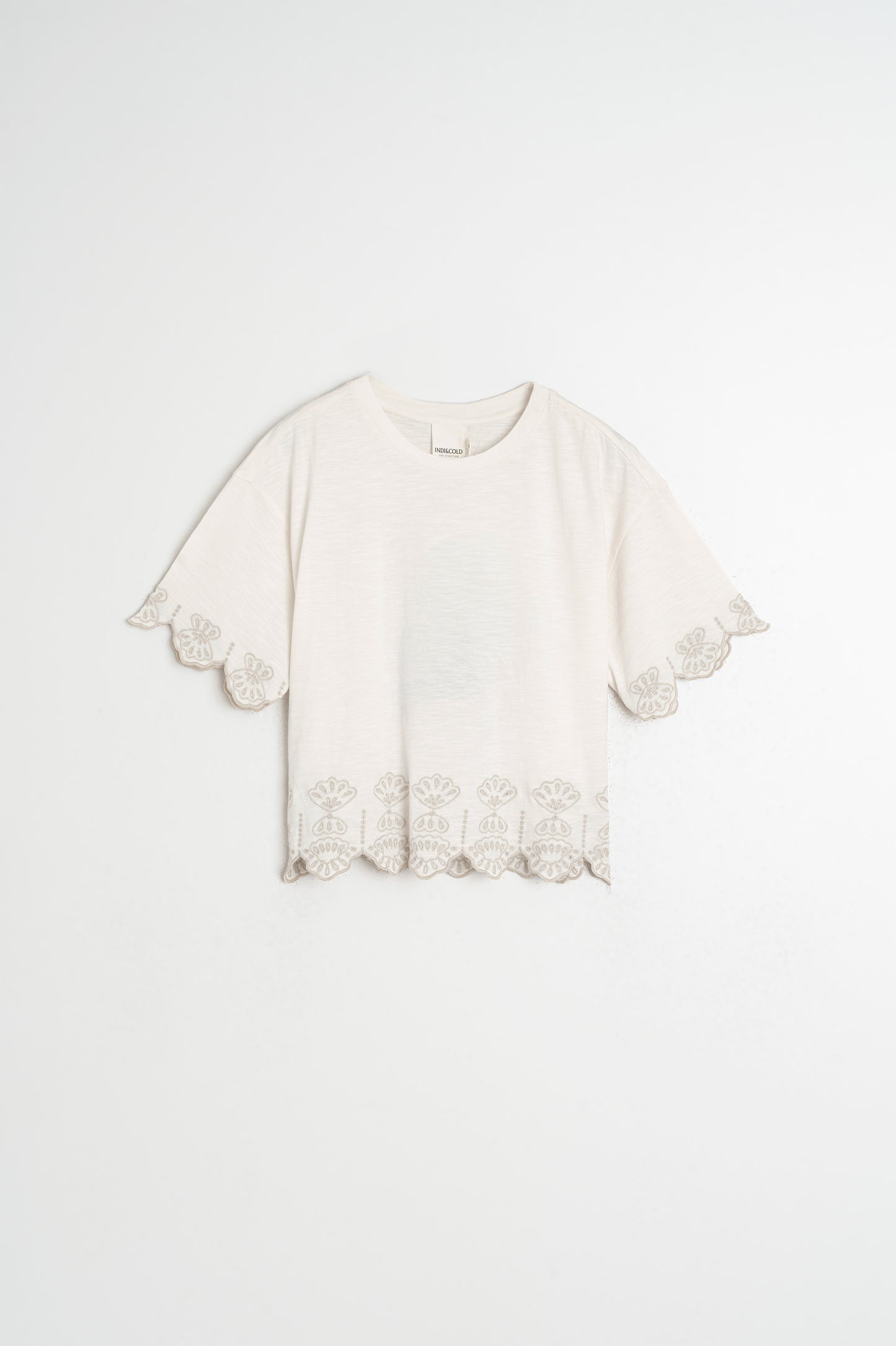CAMISETA BOXY BORDADA