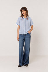 CAMISETA BORDADA + PANTALÓN DENIM