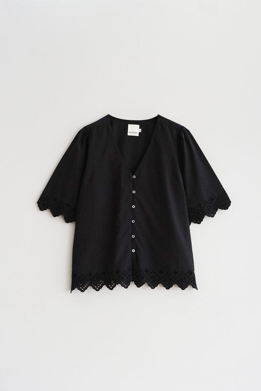 CHEMISE BRODÉE À DÉCOUPES 1