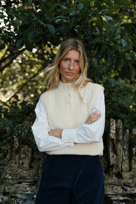 CABLE-KNIT CROP VEST 2